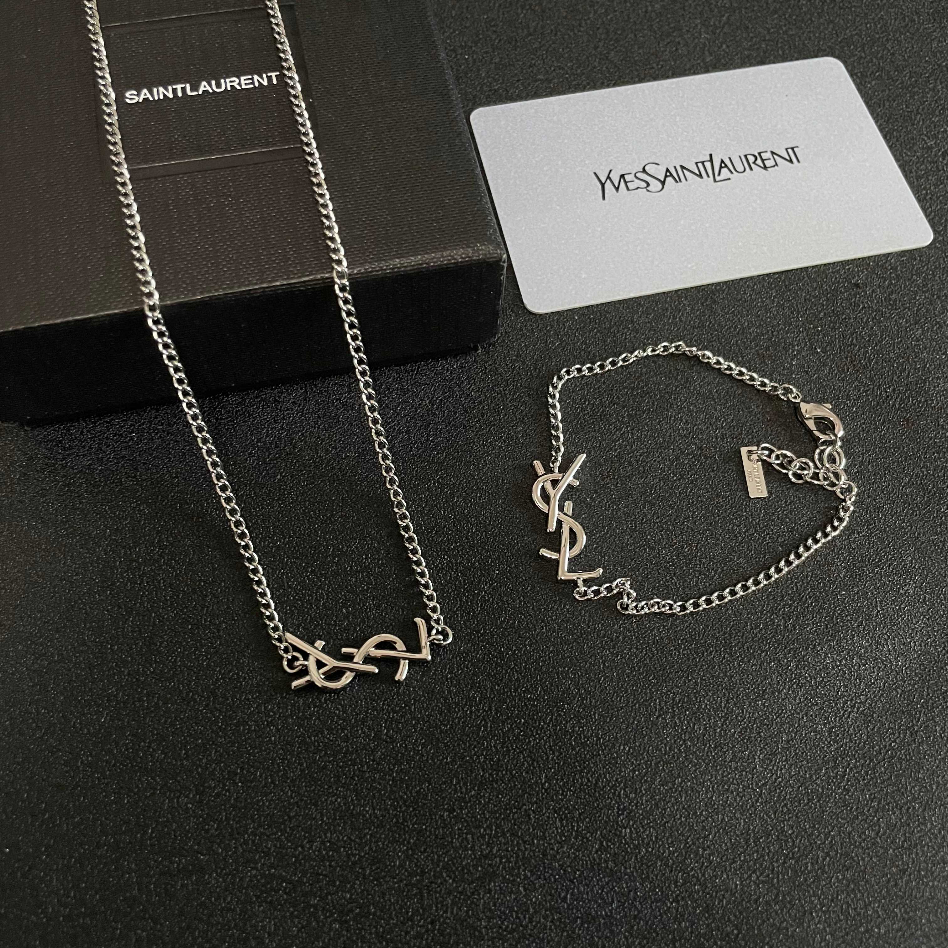 ⭕️新款YSL 圣罗兰手链👍原装黄铜材质 Yves Saint Laurent 创立于1961年 优雅抽