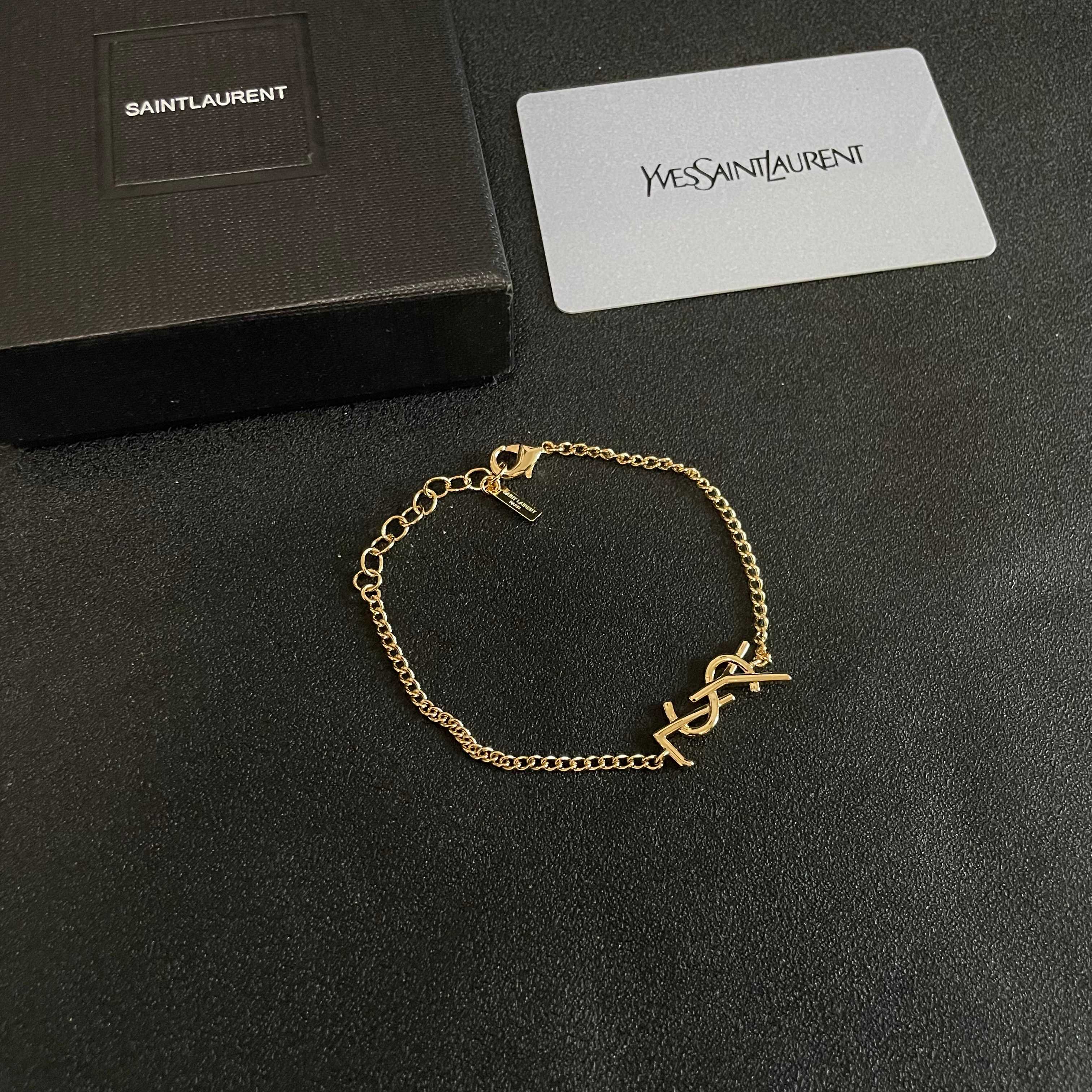 ⭕️新款YSL 圣罗兰手链👍原装黄铜材质 Yves Saint Laurent 创立于1961年 优雅抽
