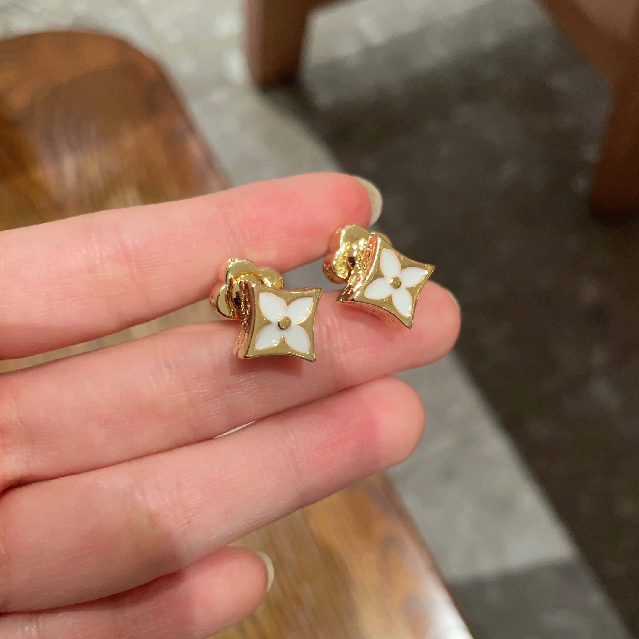 👑Lv 路易威登 2025年早春新品耳钉 经典老花耳环 超精工cnc工艺技术 上身美美哒 特别适合夏日搭