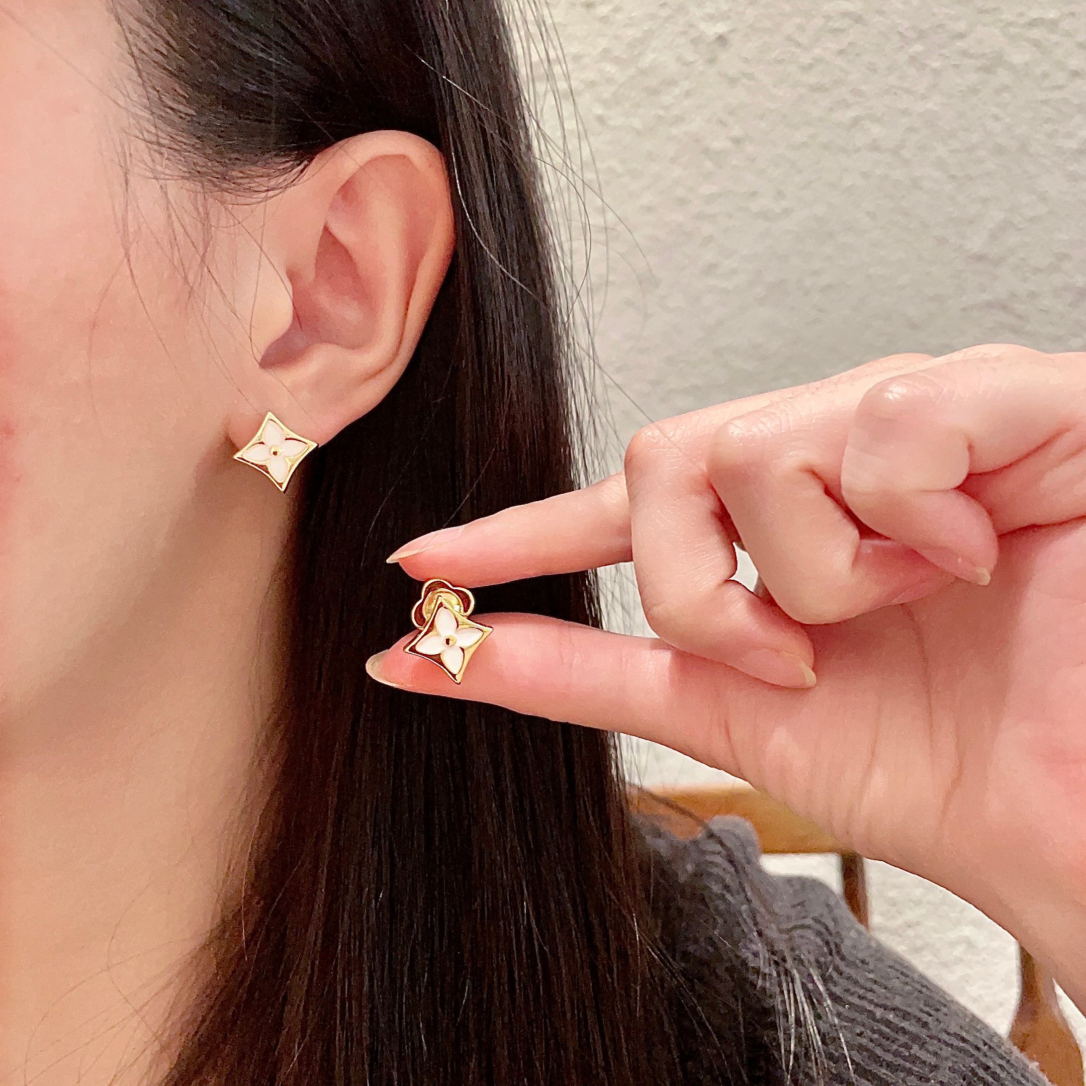 👑Lv 路易威登 2025年早春新品耳钉 经典老花耳环 超精工cnc工艺技术 上身美美哒 特别适合夏日搭