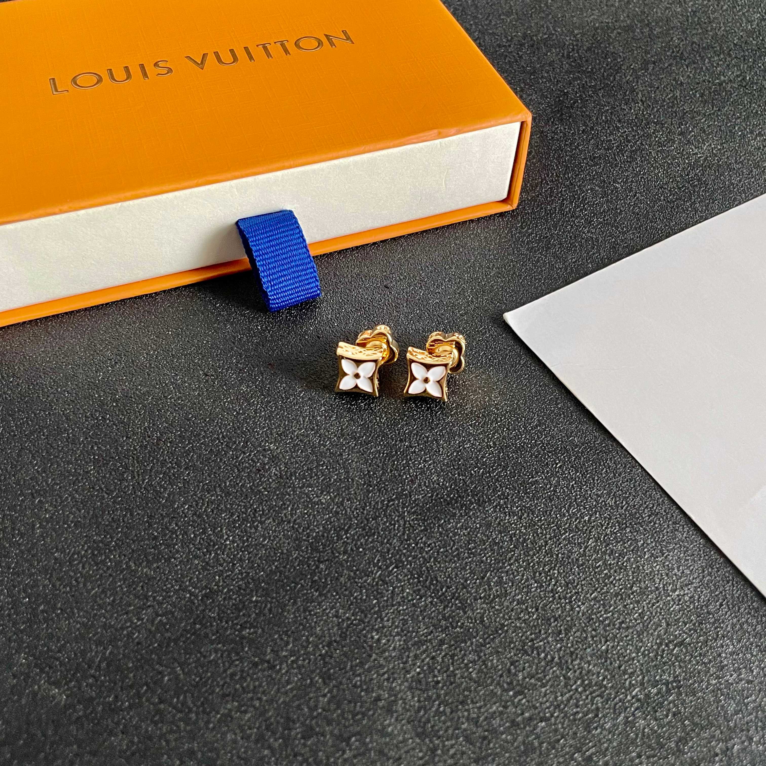 👑Lv 路易威登 2025年早春新品耳钉 经典老花耳环 超精工cnc工艺技术 上身美美哒 特别适合夏日搭