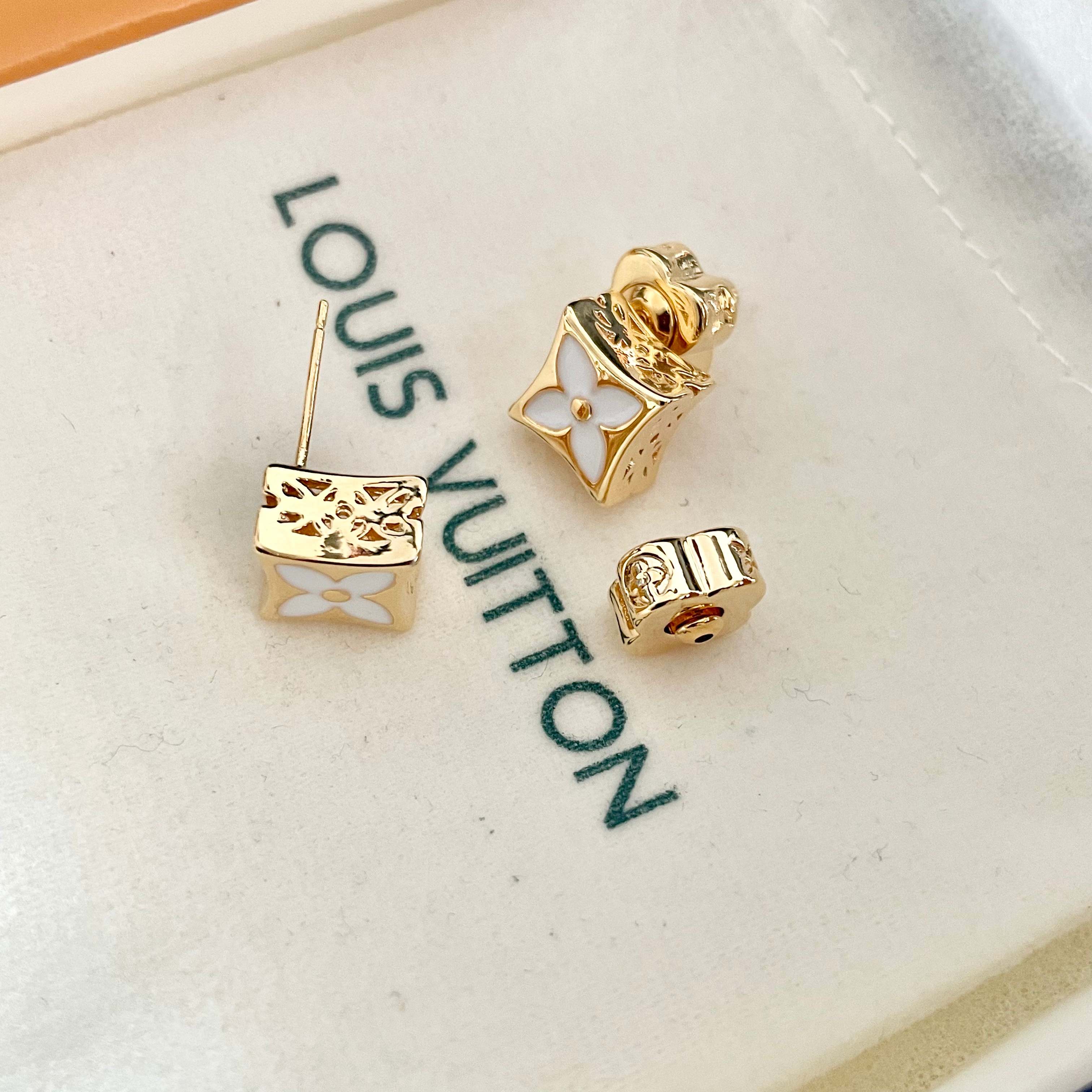 👑Lv 路易威登 2025年早春新品耳钉 经典老花耳环 超精工cnc工艺技术 上身美美哒 特别适合夏日搭