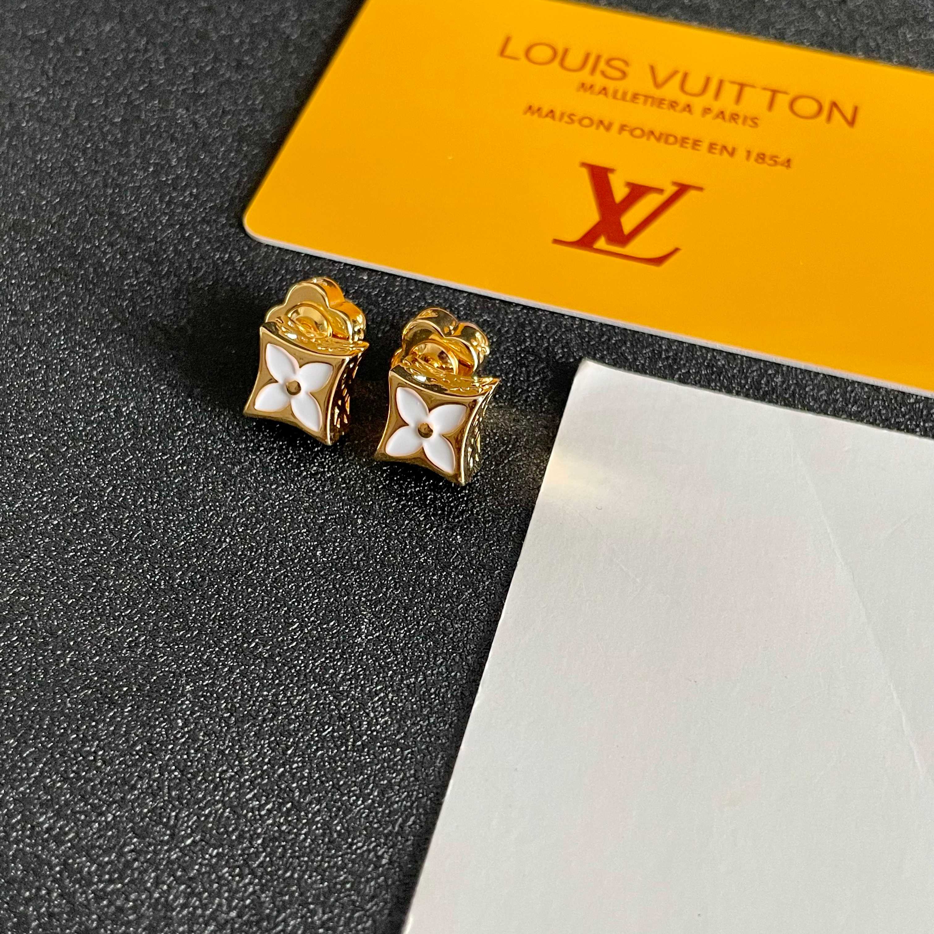 👑Lv 路易威登 2025年早春新品耳钉 经典老花耳环 超精工cnc工艺技术 上身美美哒 特别适合夏日搭