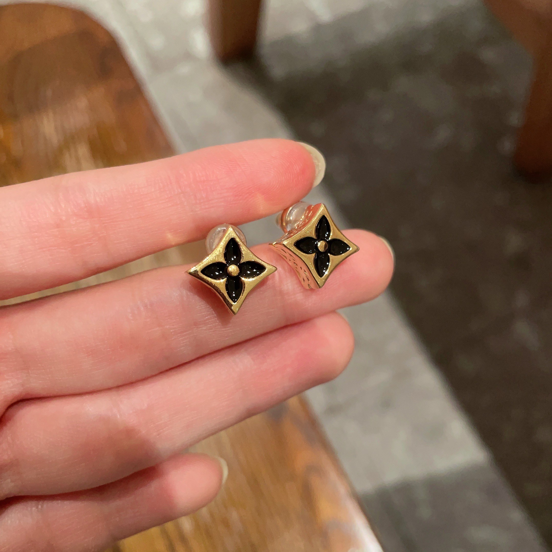 👑Lv 路易威登 2025年早春新品耳钉 经典老花耳环 超精工cnc工艺技术 上身美美哒 特别适合夏日搭
