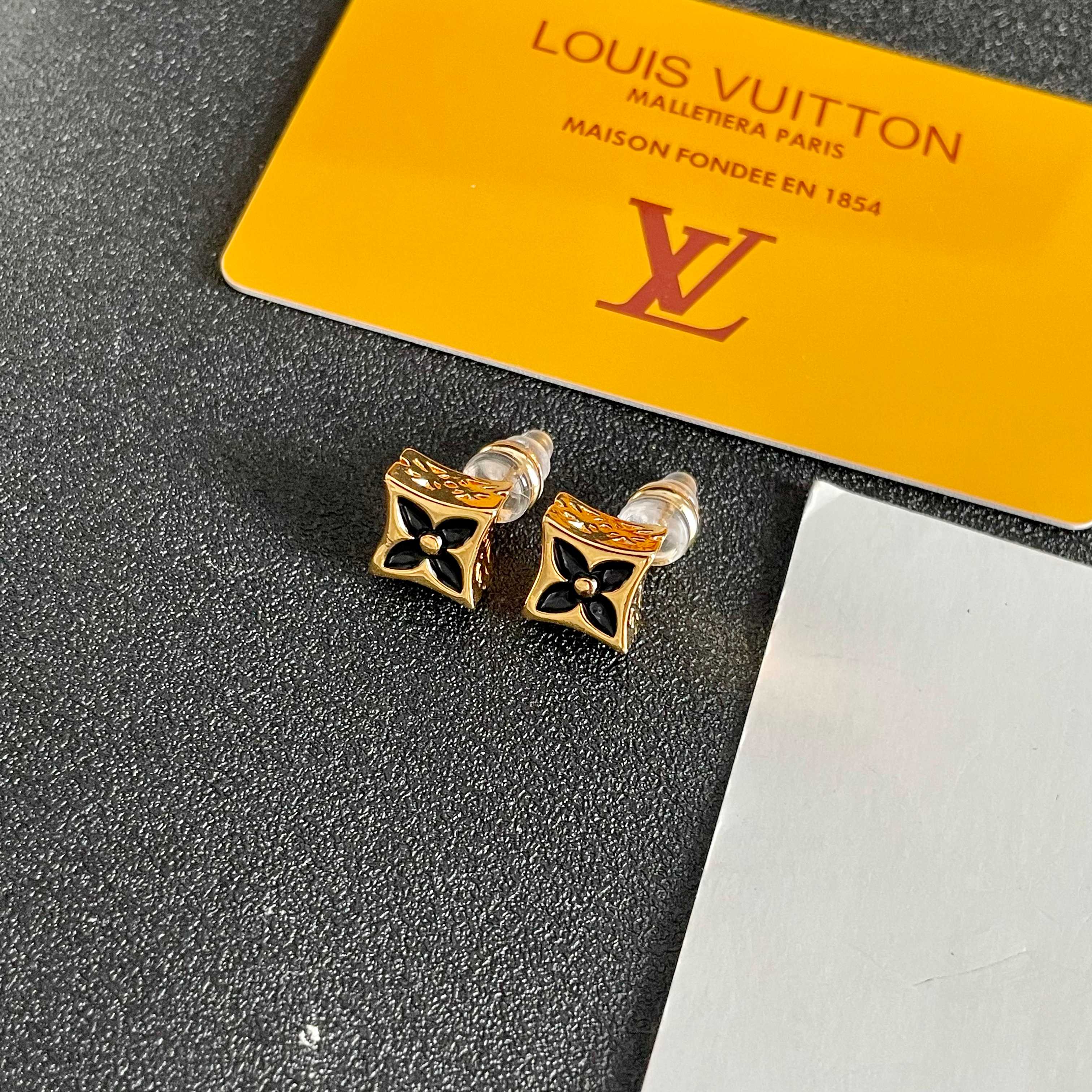 👑Lv 路易威登 2025年早春新品耳钉 经典老花耳环 超精工cnc工艺技术 上身美美哒 特别适合夏日搭