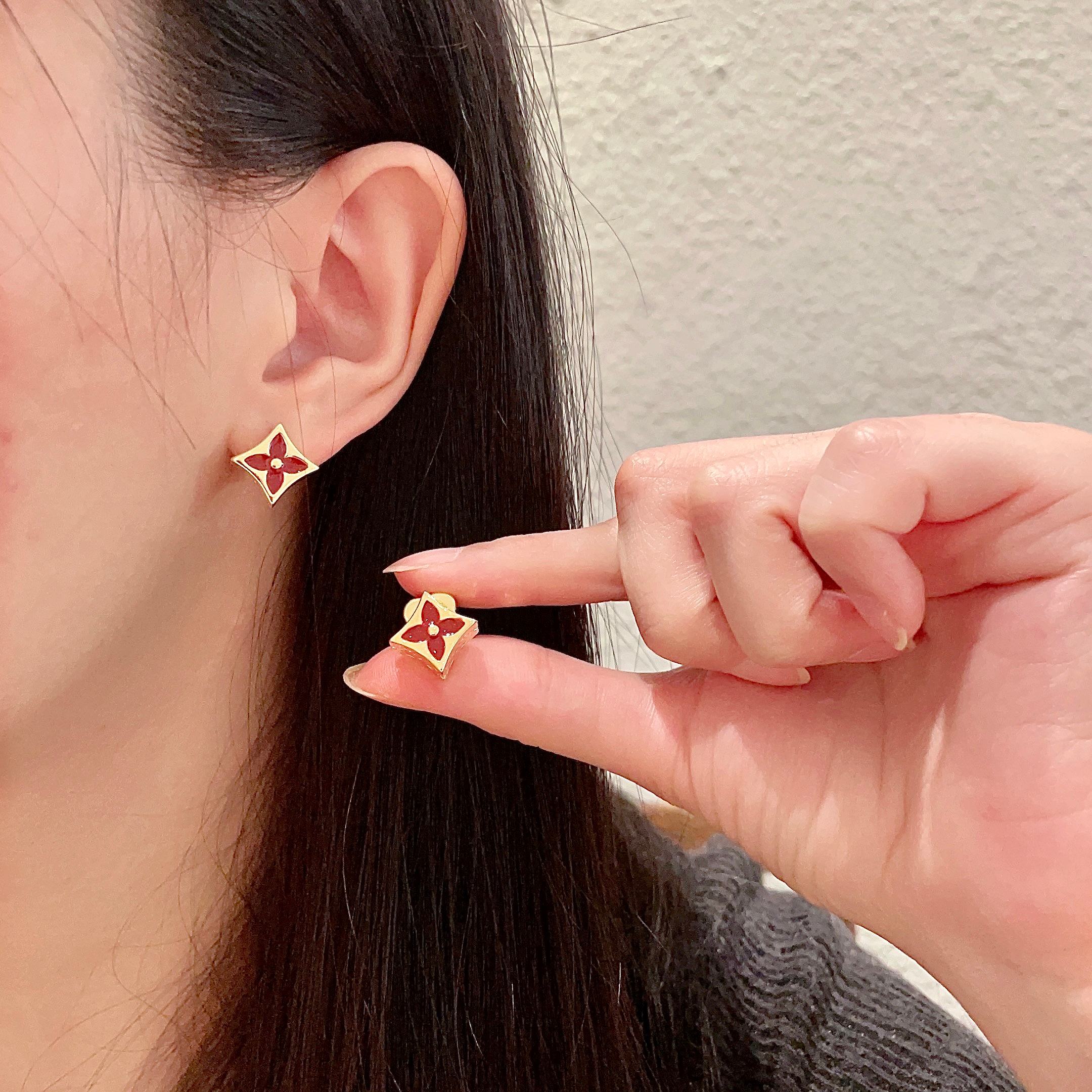 👑Lv 路易威登 2025年早春新品耳钉 经典老花耳环 超精工cnc工艺技术 上身美美哒 特别适合夏日搭
