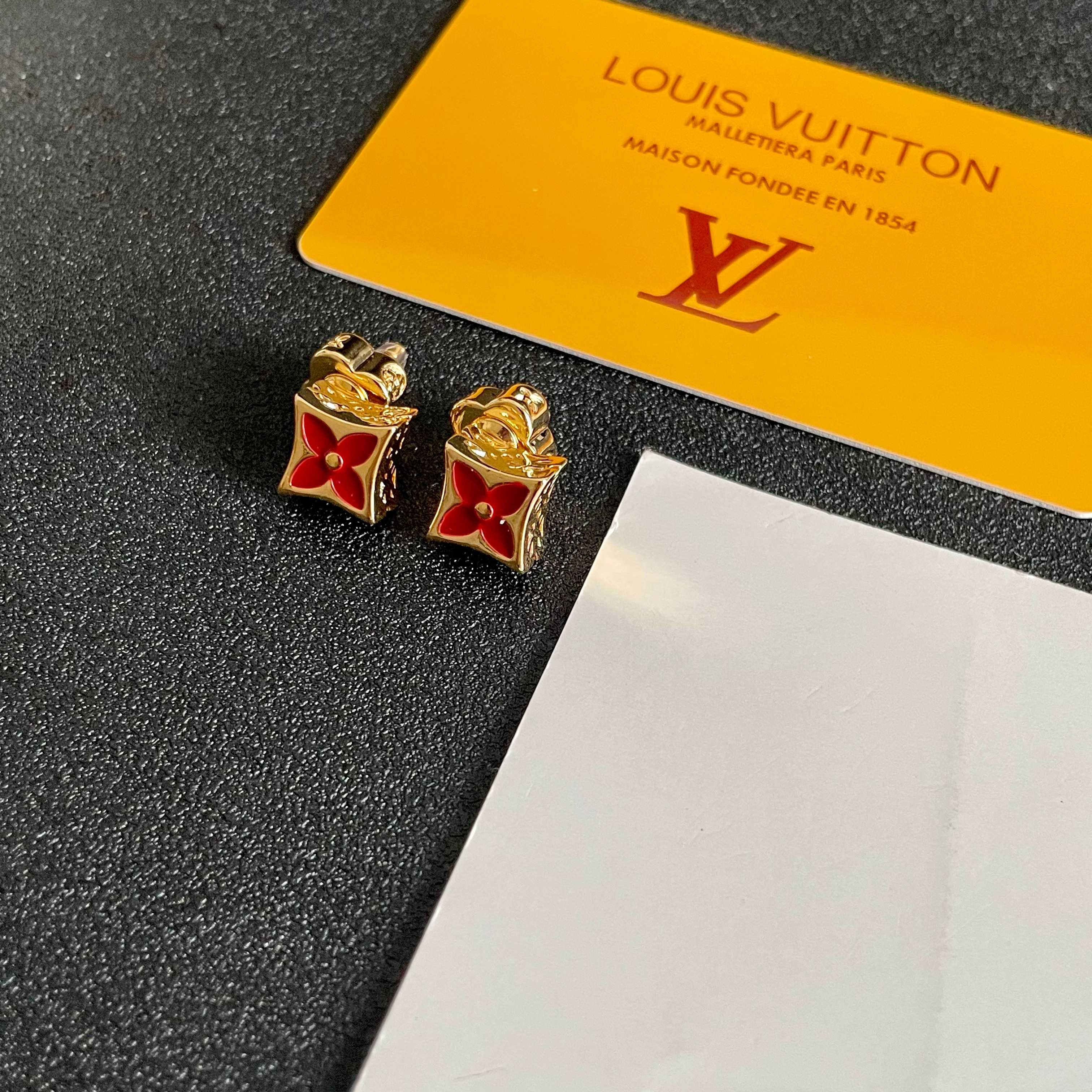 👑Lv 路易威登 2025年早春新品耳钉 经典老花耳环 超精工cnc工艺技术 上身美美哒 特别适合夏日搭