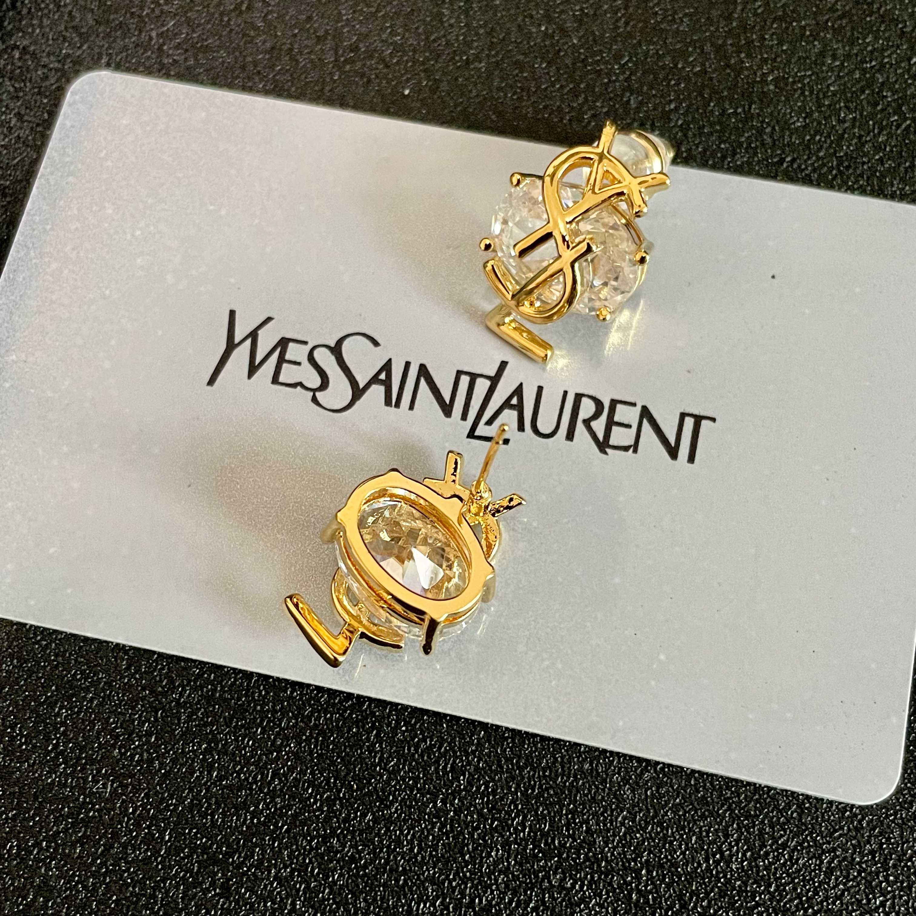  新款 ysl圣罗兰耳钉 美丽永远敌不过经典 黄金时期的香奈就是最经典．也是最有味道的 女人独立优雅魅力