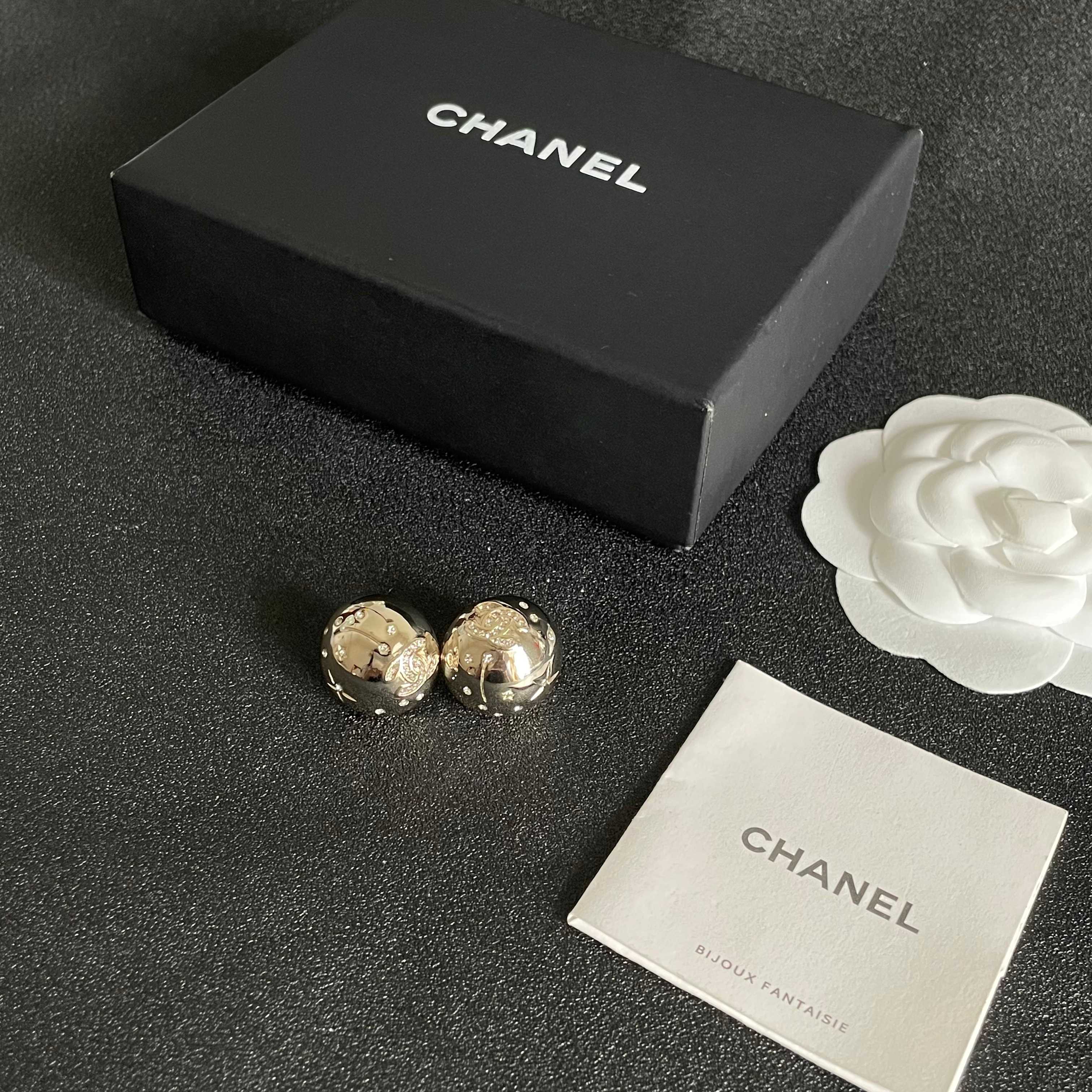  Chanel香奈儿 中古 耳钉👀小香家的款式真心无需多介绍😘🎶每一款都超好看，精致大方，非常显气质.