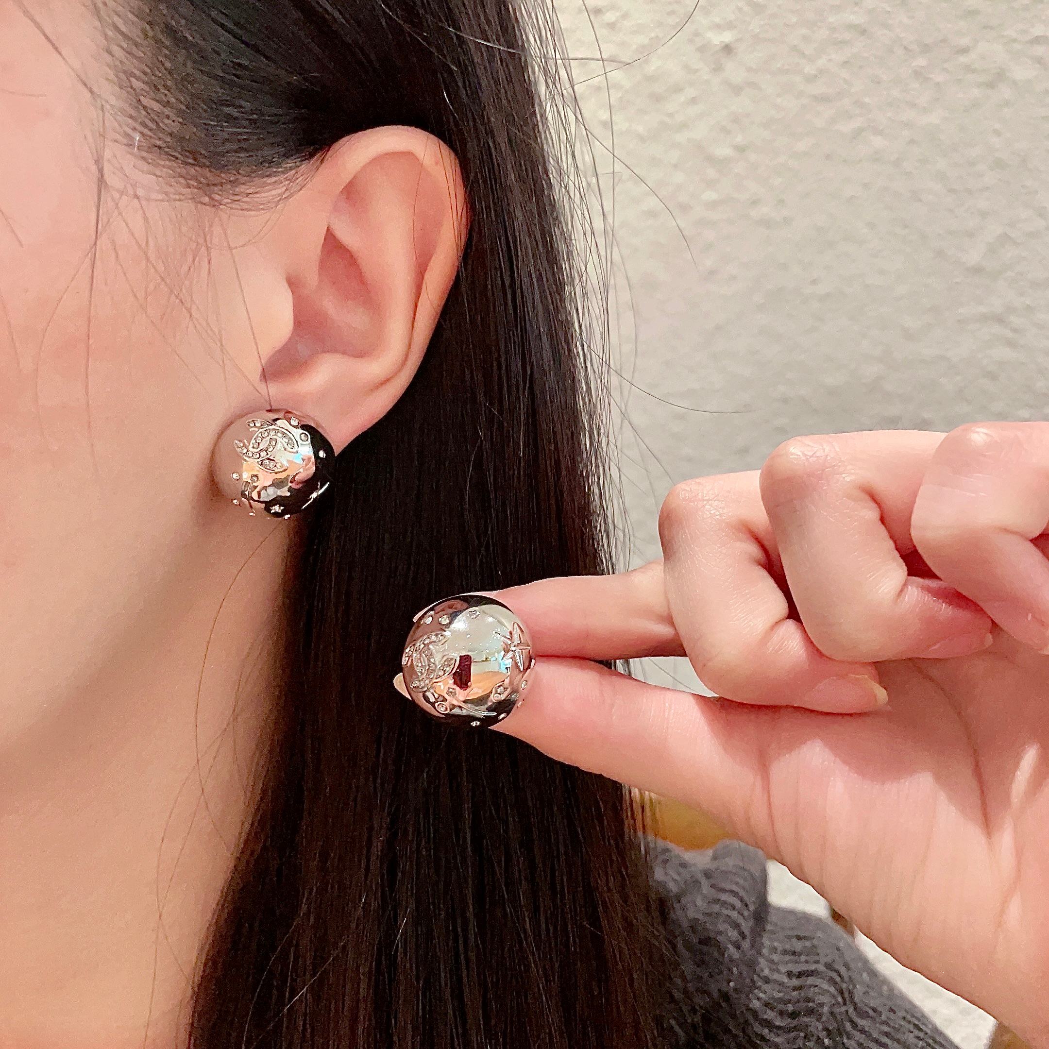  Chanel香奈儿 中古 耳钉👀小香家的款式真心无需多介绍😘🎶每一款都超好看，精致大方，非常显气质.