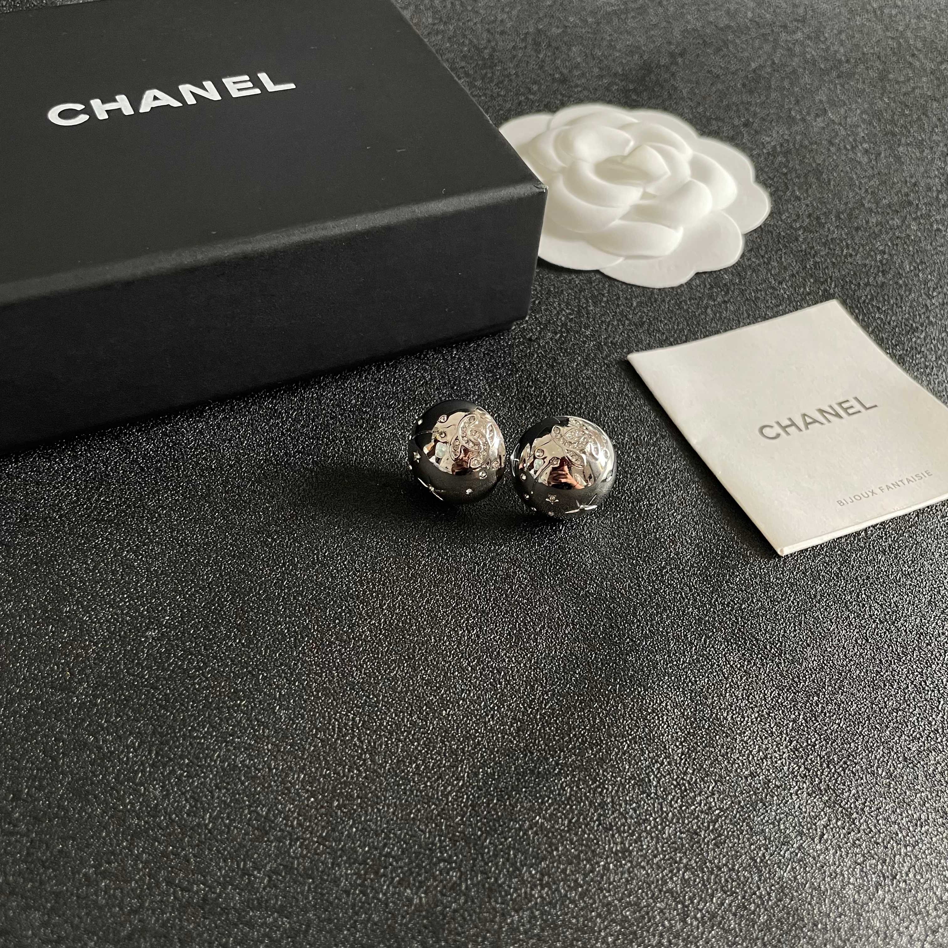  Chanel香奈儿 中古 耳钉👀小香家的款式真心无需多介绍😘🎶每一款都超好看，精致大方，非常显气质.