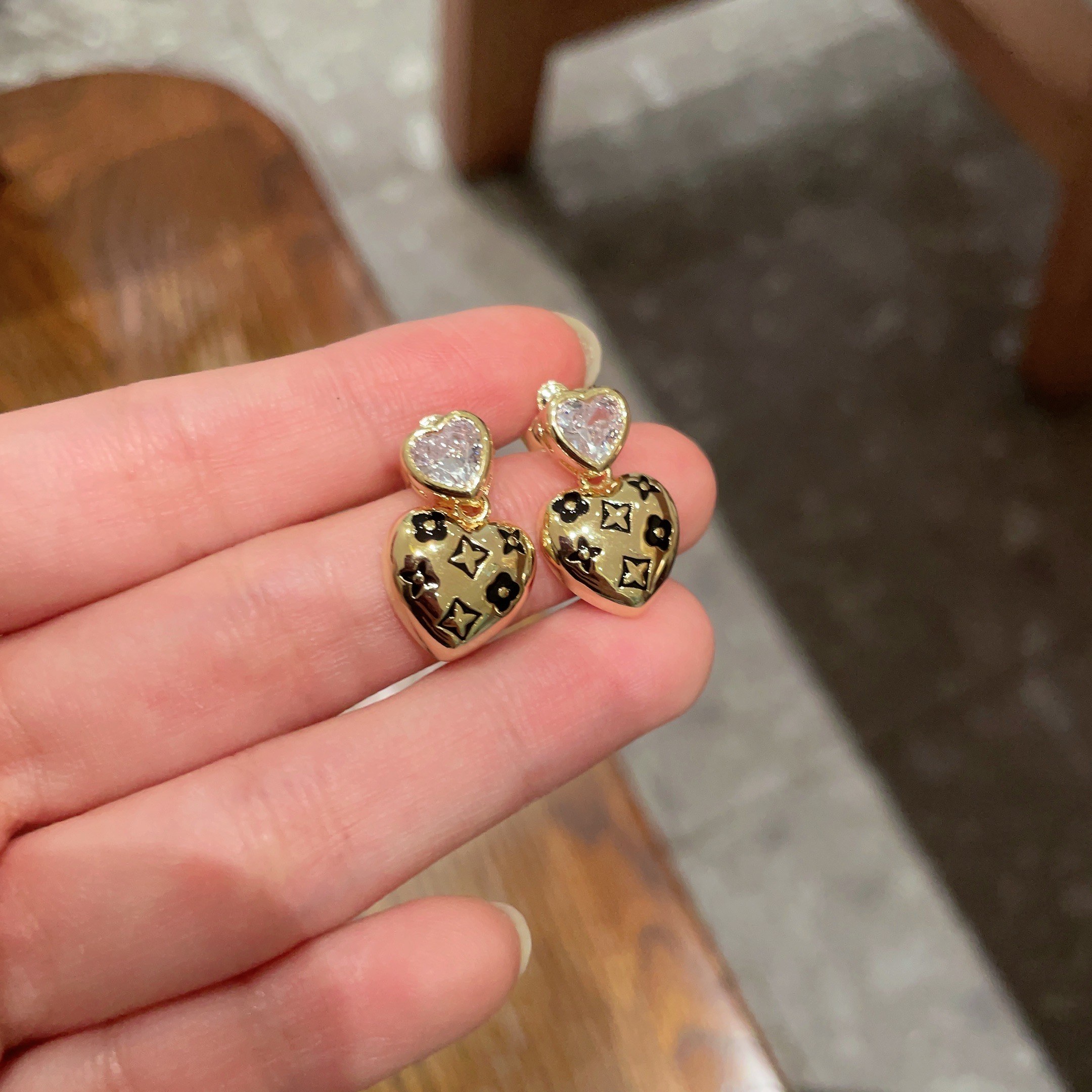 👑Lv 路易威登 2025年早春新品耳钉 经典老花耳环 超精工cnc工艺技术 上身美美哒 特别适合夏日搭