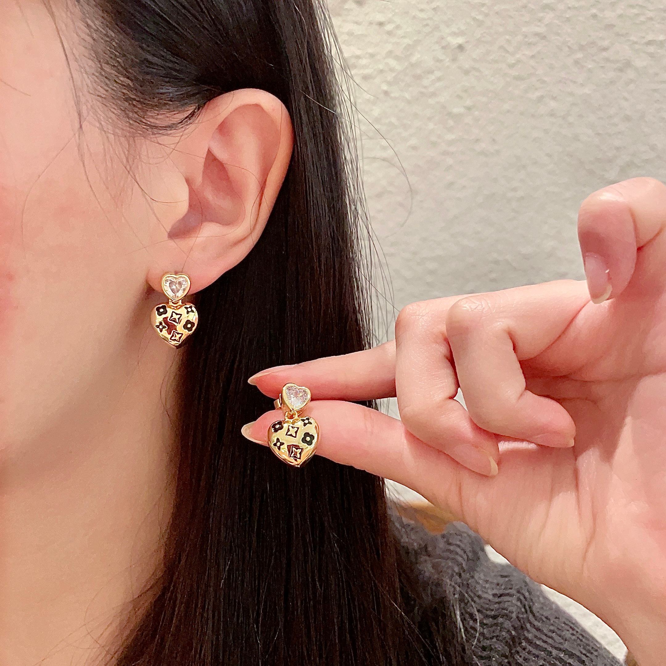 👑Lv 路易威登 2025年早春新品耳钉 经典老花耳环 超精工cnc工艺技术 上身美美哒 特别适合夏日搭