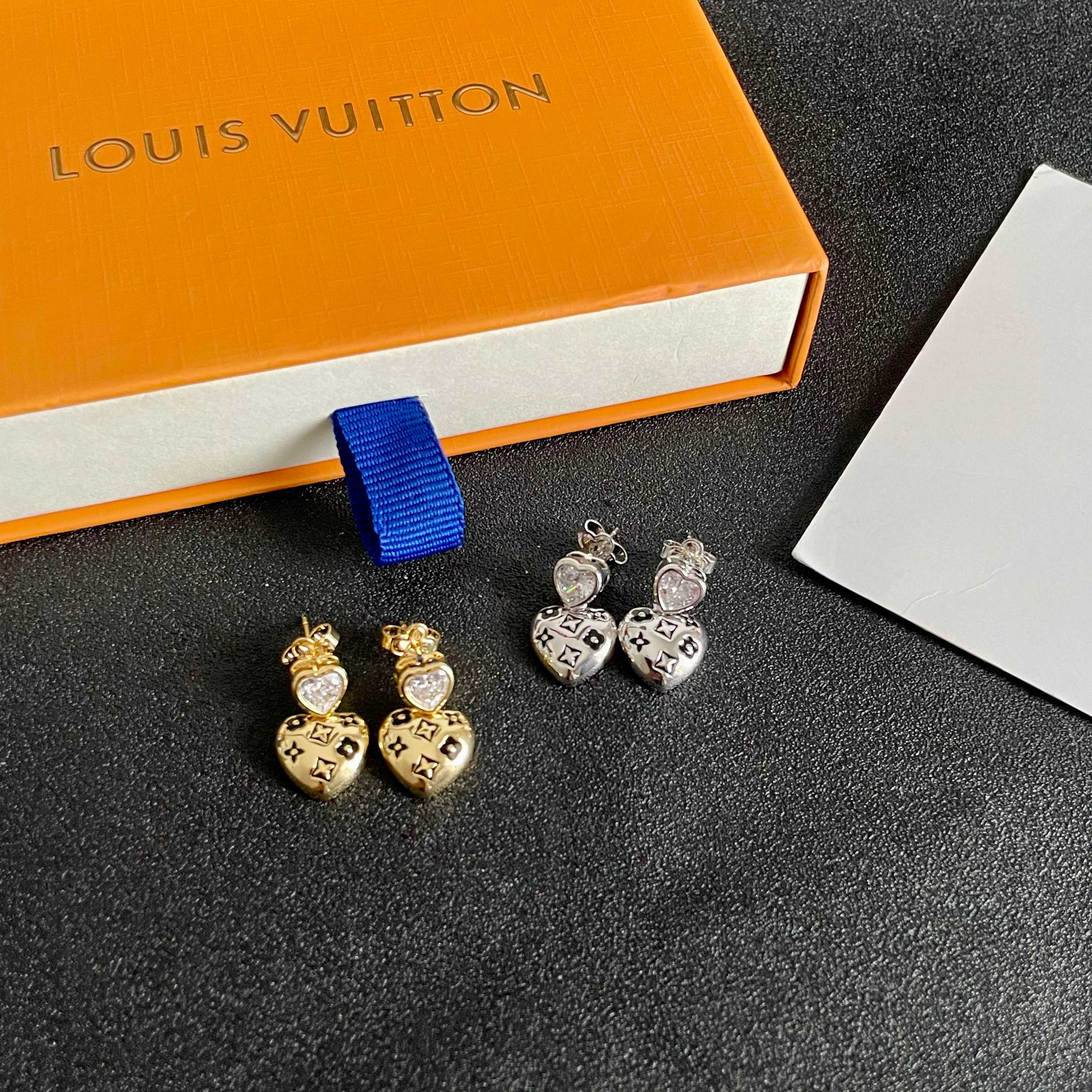 👑Lv 路易威登 2025年早春新品耳钉 经典老花耳环 超精工cnc工艺技术 上身美美哒 特别适合夏日搭