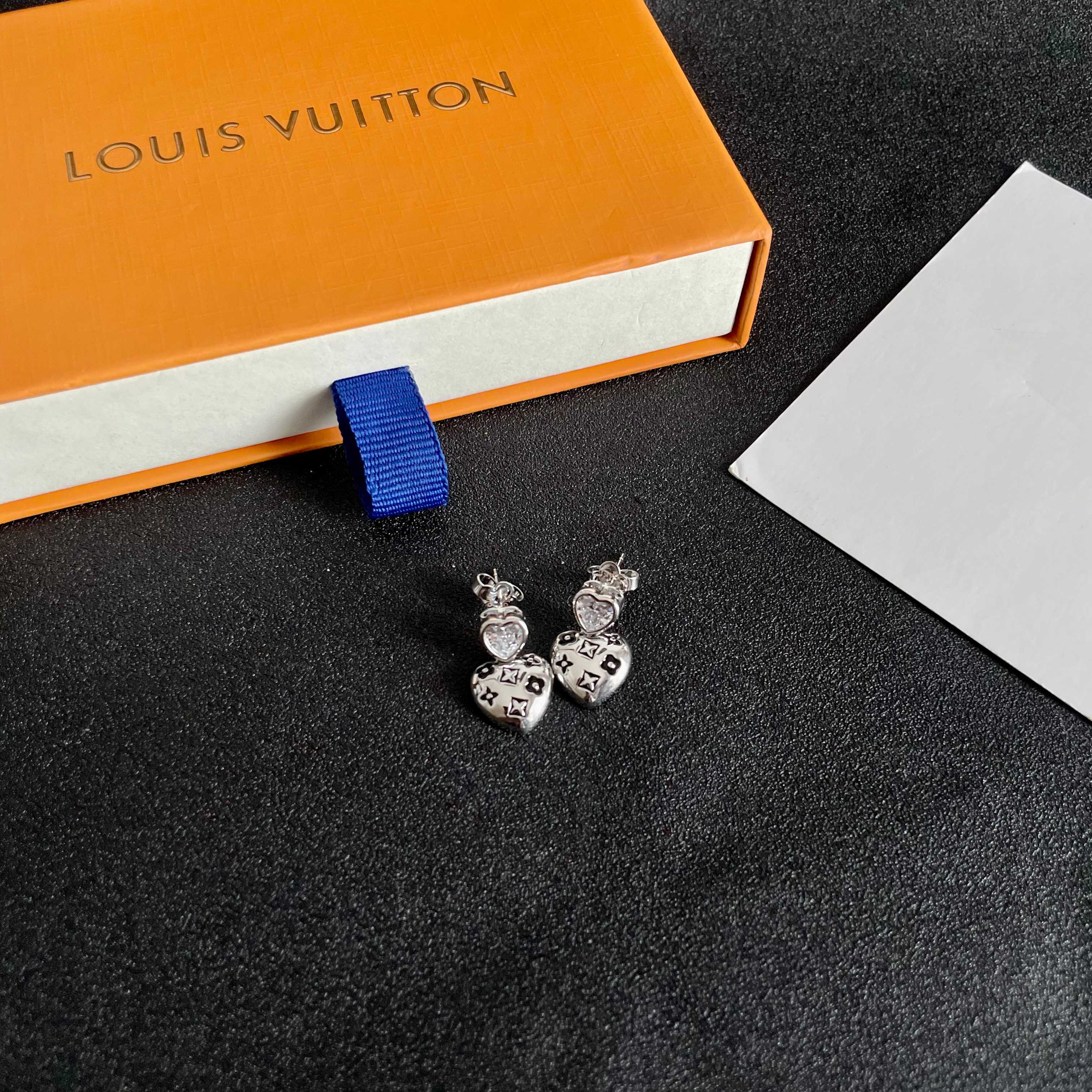 👑Lv 路易威登 2025年早春新品耳钉 经典老花耳环 超精工cnc工艺技术 上身美美哒 特别适合夏日搭