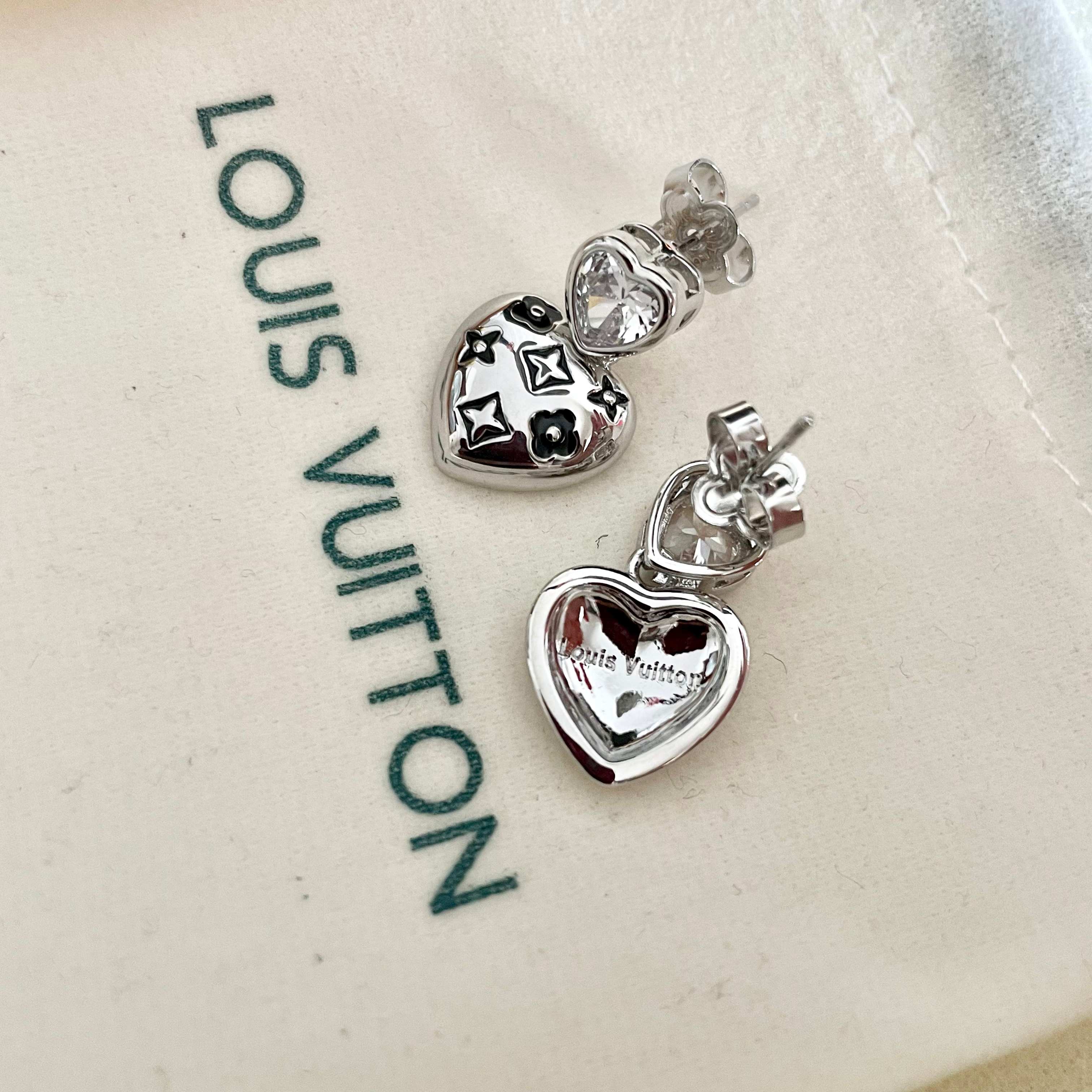 👑Lv 路易威登 2025年早春新品耳钉 经典老花耳环 超精工cnc工艺技术 上身美美哒 特别适合夏日搭