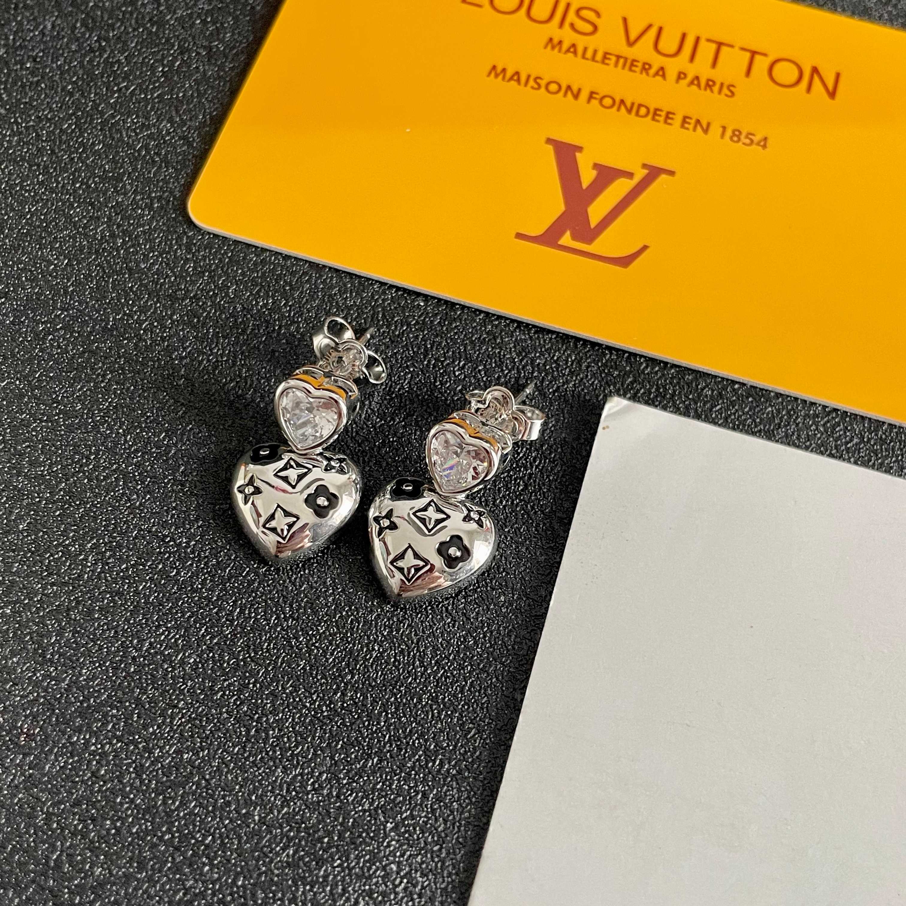 👑Lv 路易威登 2025年早春新品耳钉 经典老花耳环 超精工cnc工艺技术 上身美美哒 特别适合夏日搭