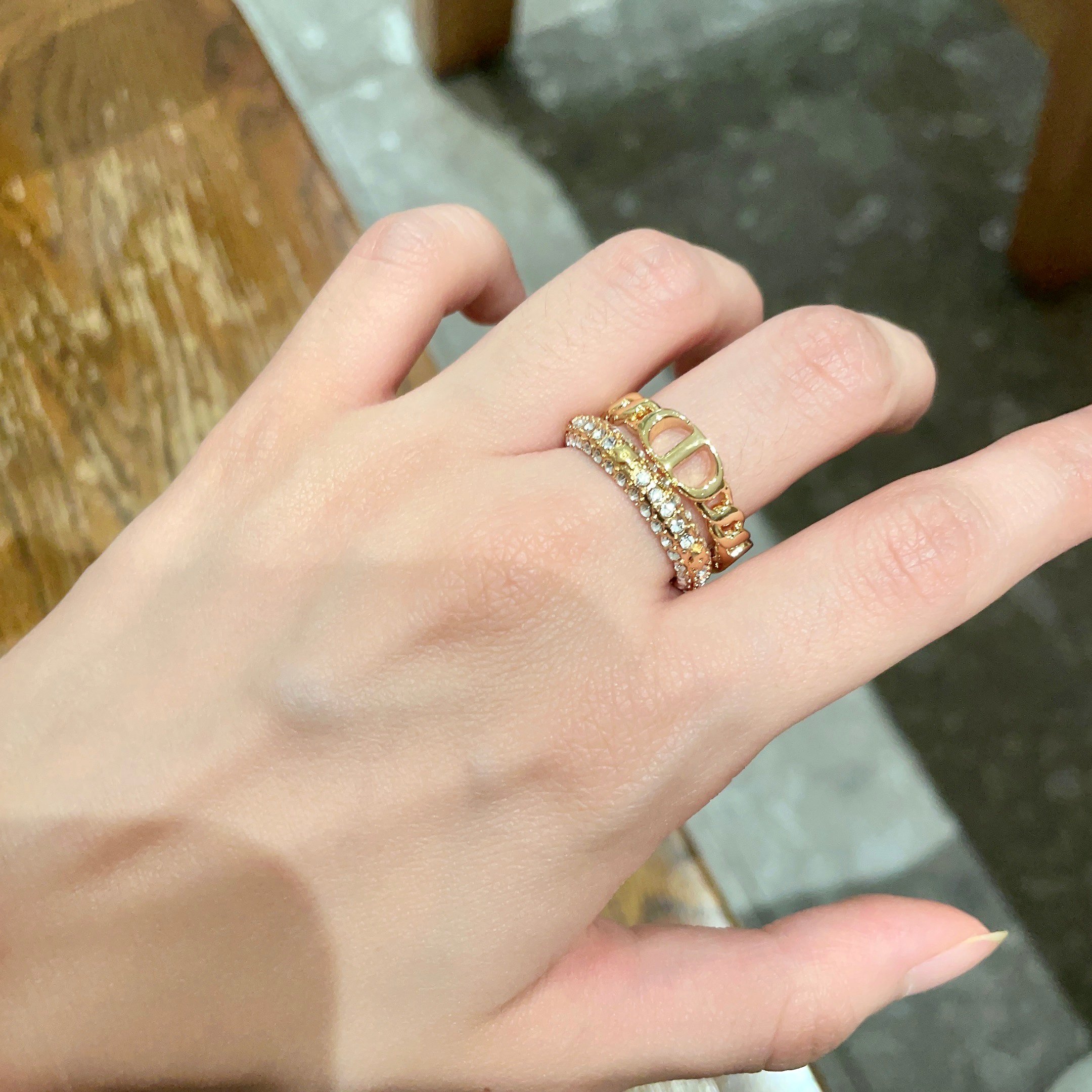 Stylish P240 Diau CD Letter Ring Fashion Suit: Superb Summer Set. - 图片 2