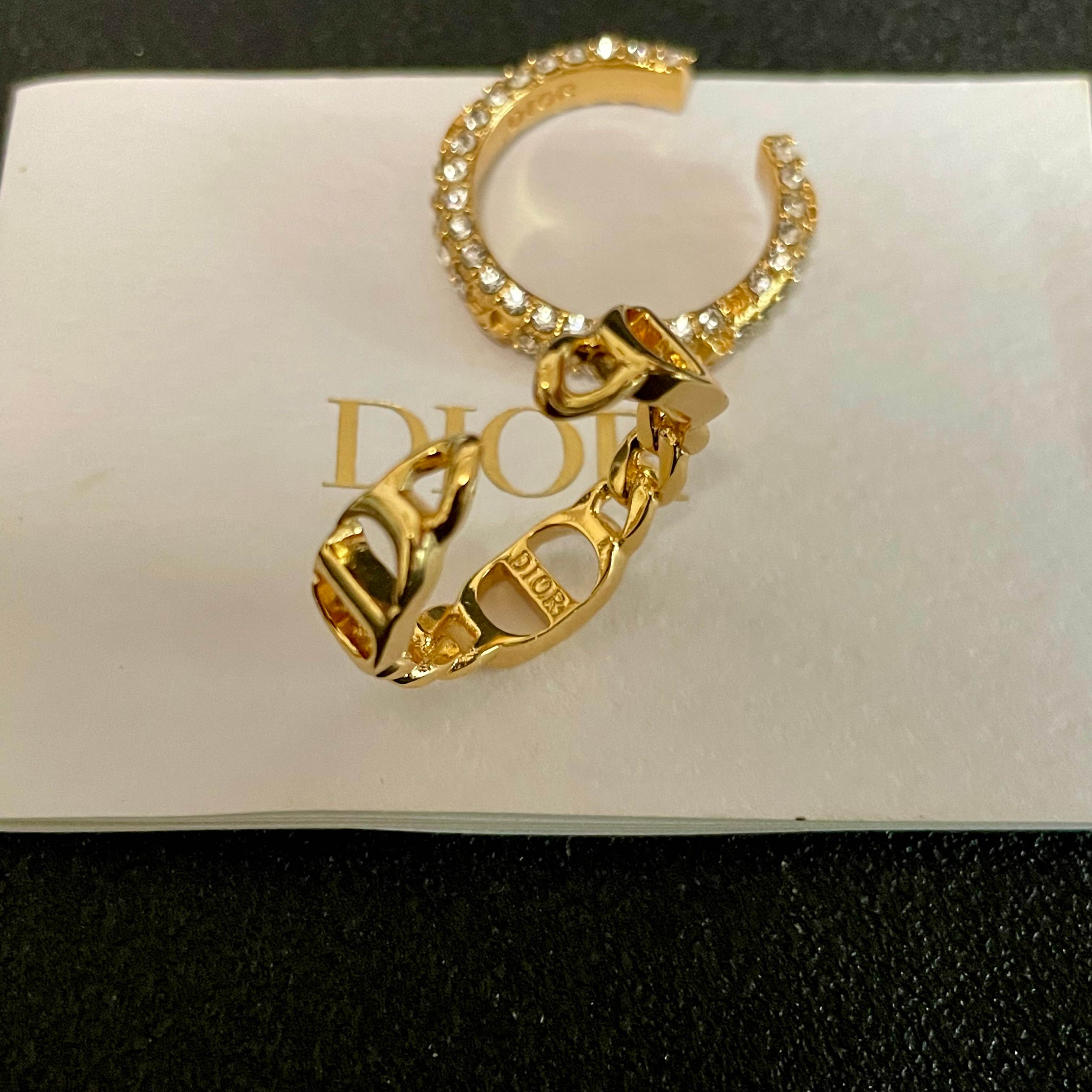 Stylish P240 Diau CD Letter Ring Fashion Suit: Superb Summer Set. - 图片 7