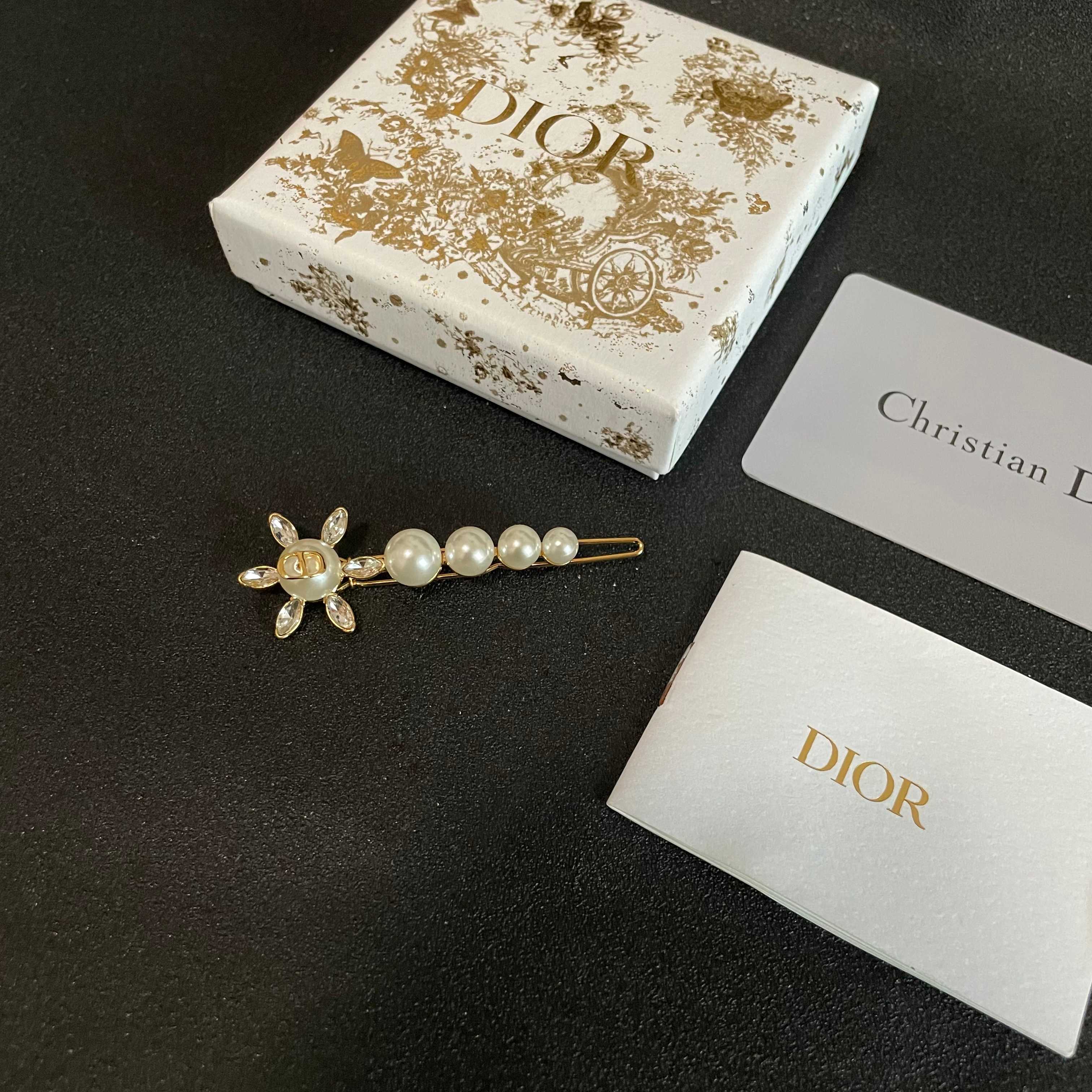  Dior 迪奥 星星 DIOR发夹 专柜新款上市 美得不要不要的 唯美 浪漫 人手必备款 火爆小红书 