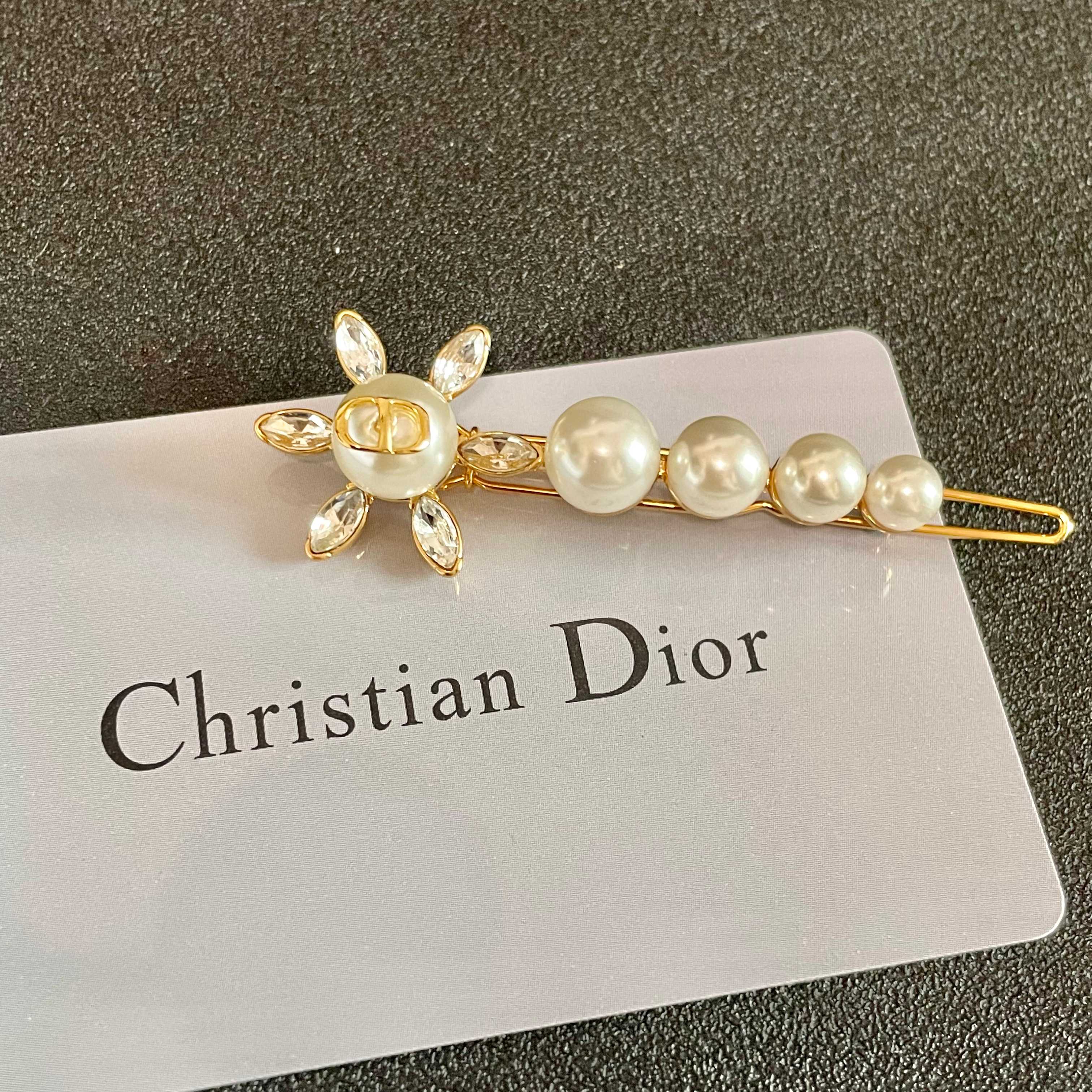  Dior 迪奥 星星 DIOR发夹 专柜新款上市 美得不要不要的 唯美 浪漫 人手必备款 火爆小红书 