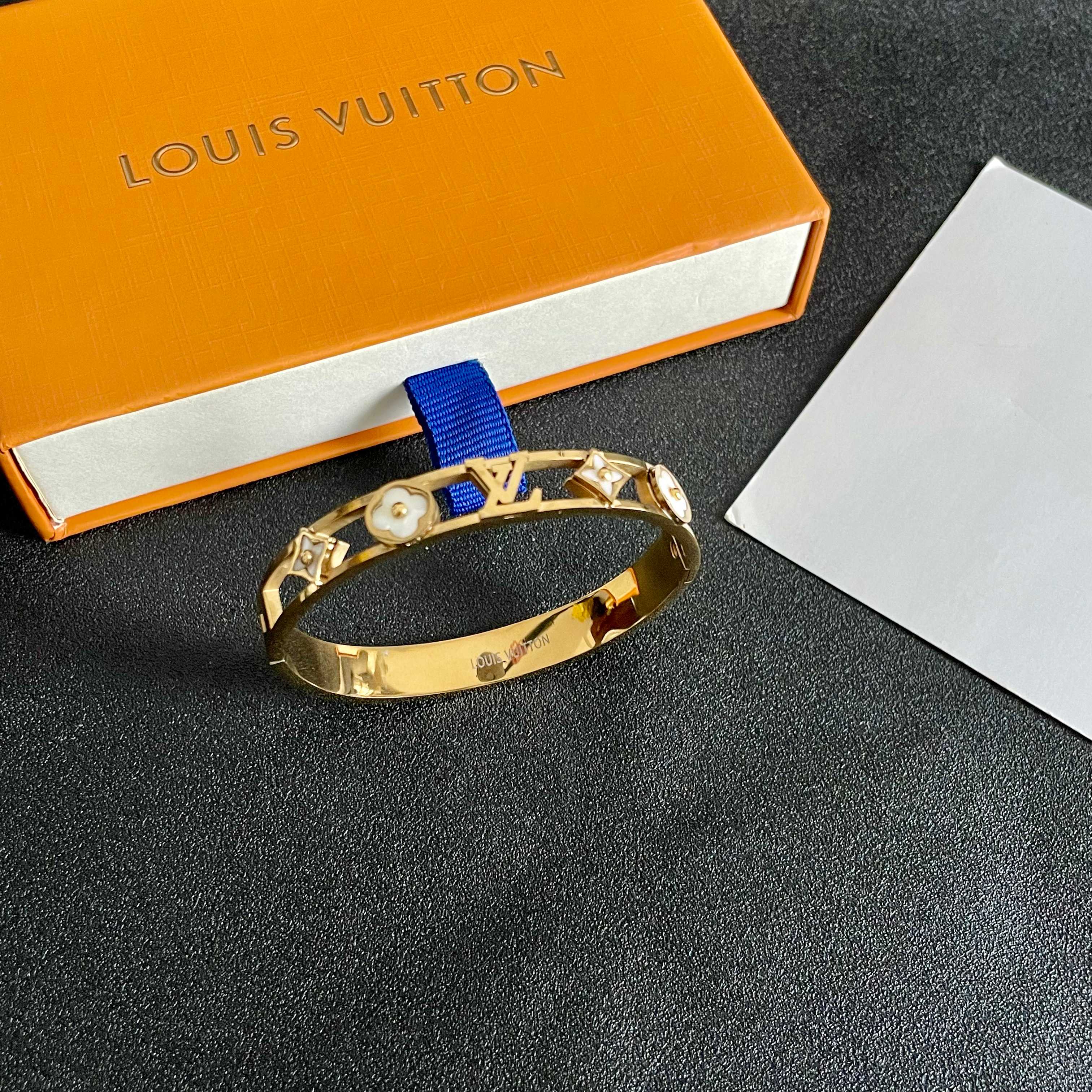 💥新品😍 原单货 LV字母镂空手镯🔹🔹Louis Vuitton 路易威登 🔹专柜一致材质 火爆款出货 