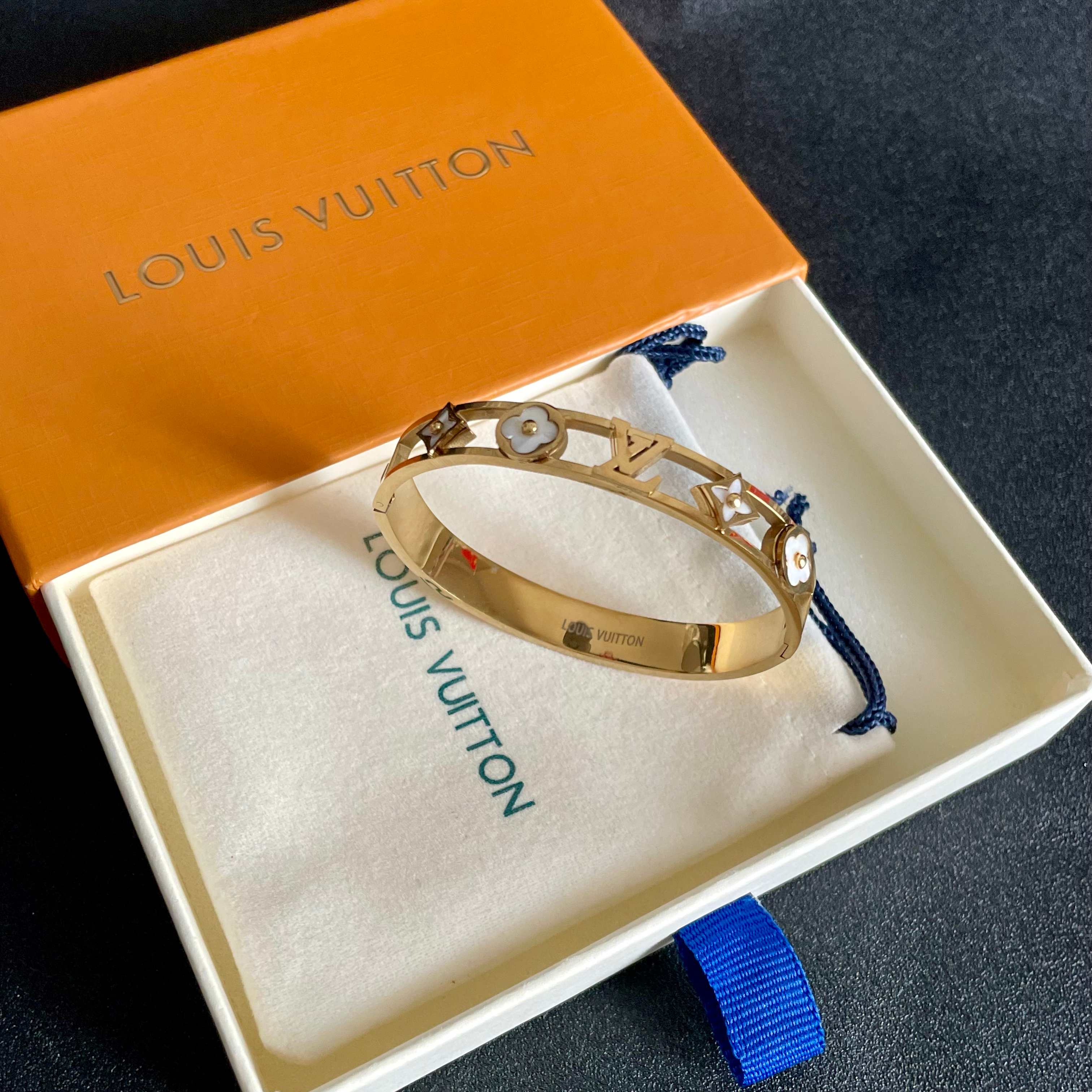 💥新品😍 原单货 LV字母镂空手镯🔹🔹Louis Vuitton 路易威登 🔹专柜一致材质 火爆款出货 