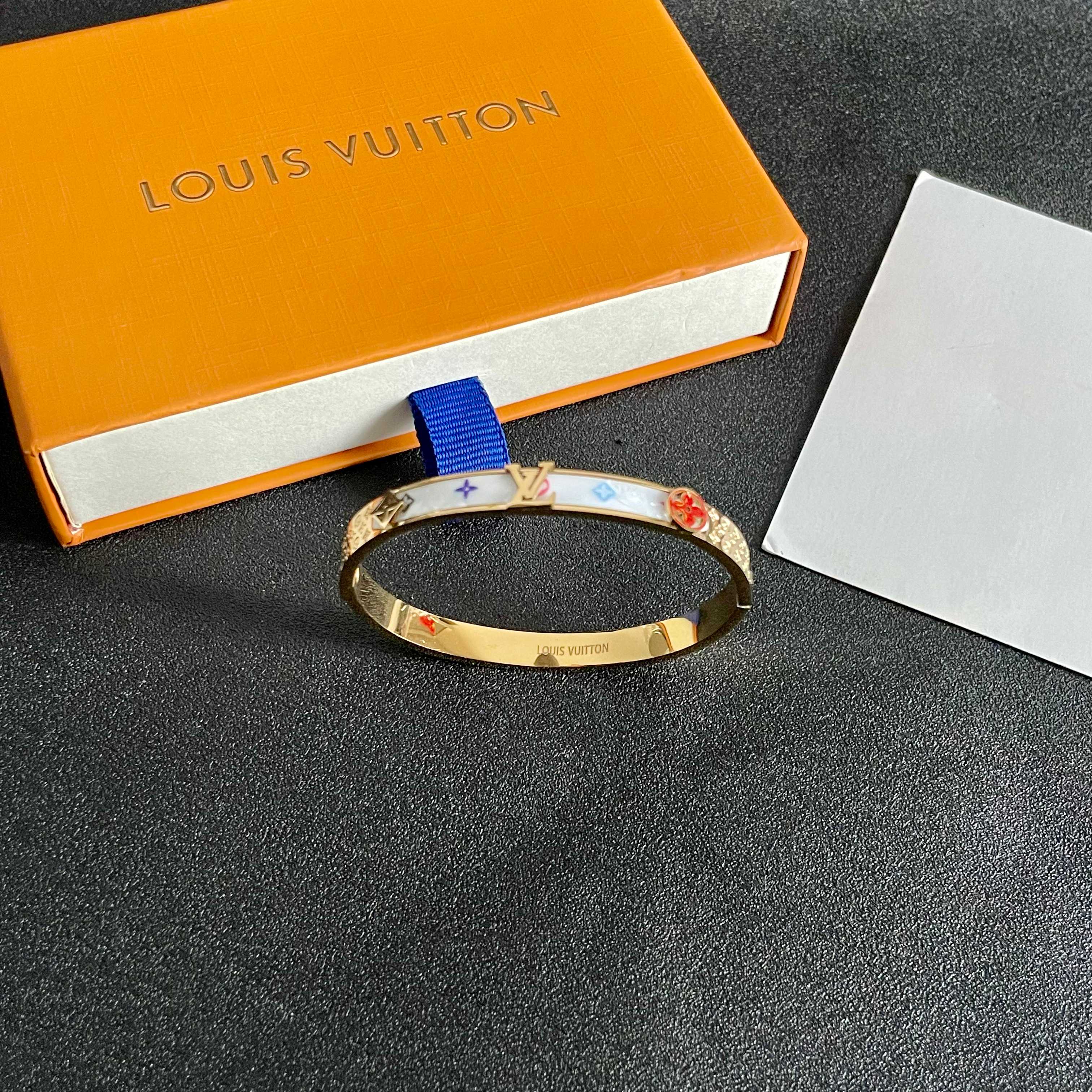 💥新品😍 原单货 LV印花白贝母中性款金色手镯🔹🔹Louis Vuitton 路易威登 🔹专柜一致材质 