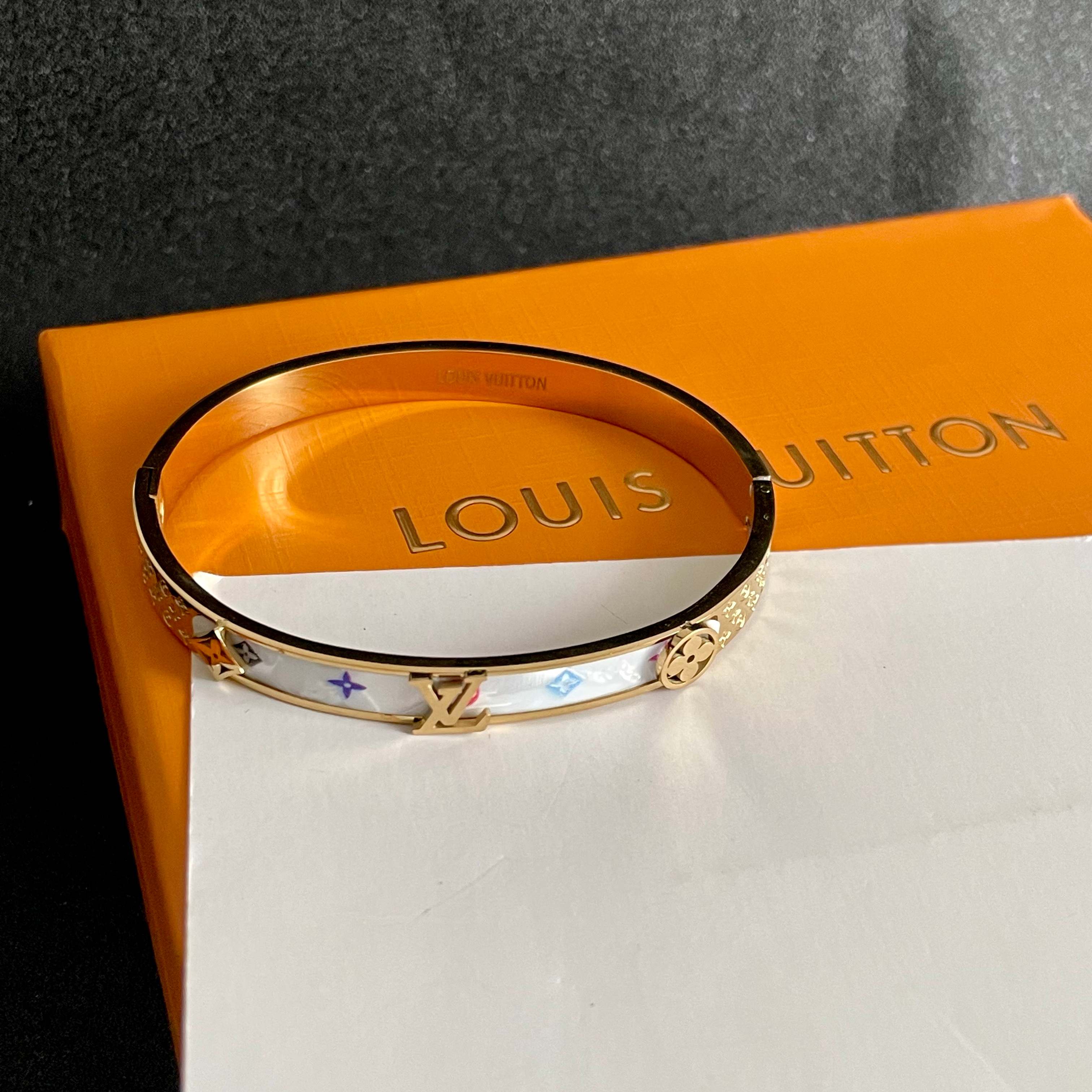 💥新品😍 原单货 LV印花白贝母中性款金色手镯🔹🔹Louis Vuitton 路易威登 🔹专柜一致材质 