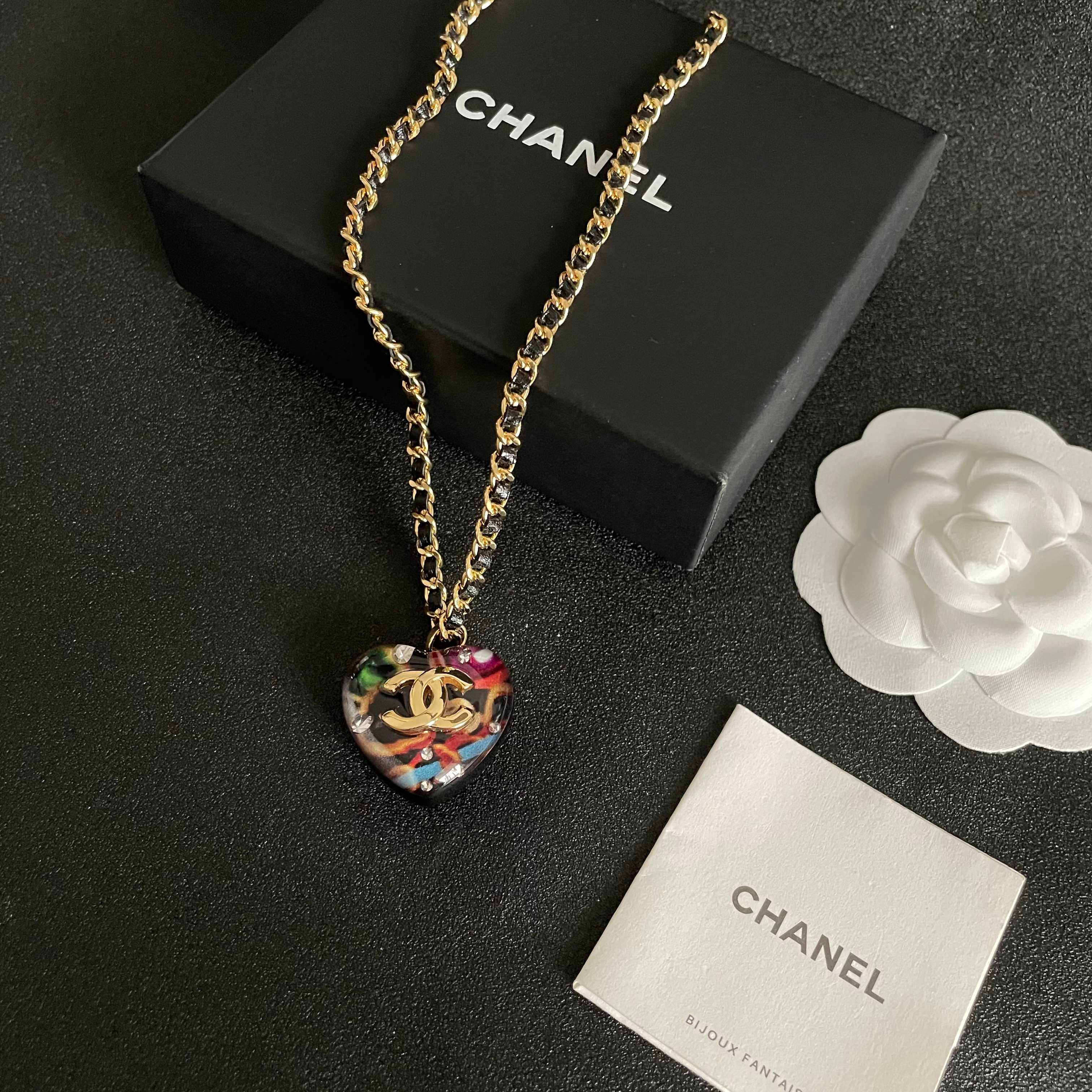 Chanel香奈儿 中古 字母项链👀小香家的款式真心无需多介绍😘🎶每一款都超好看，精致大方，非常显气质