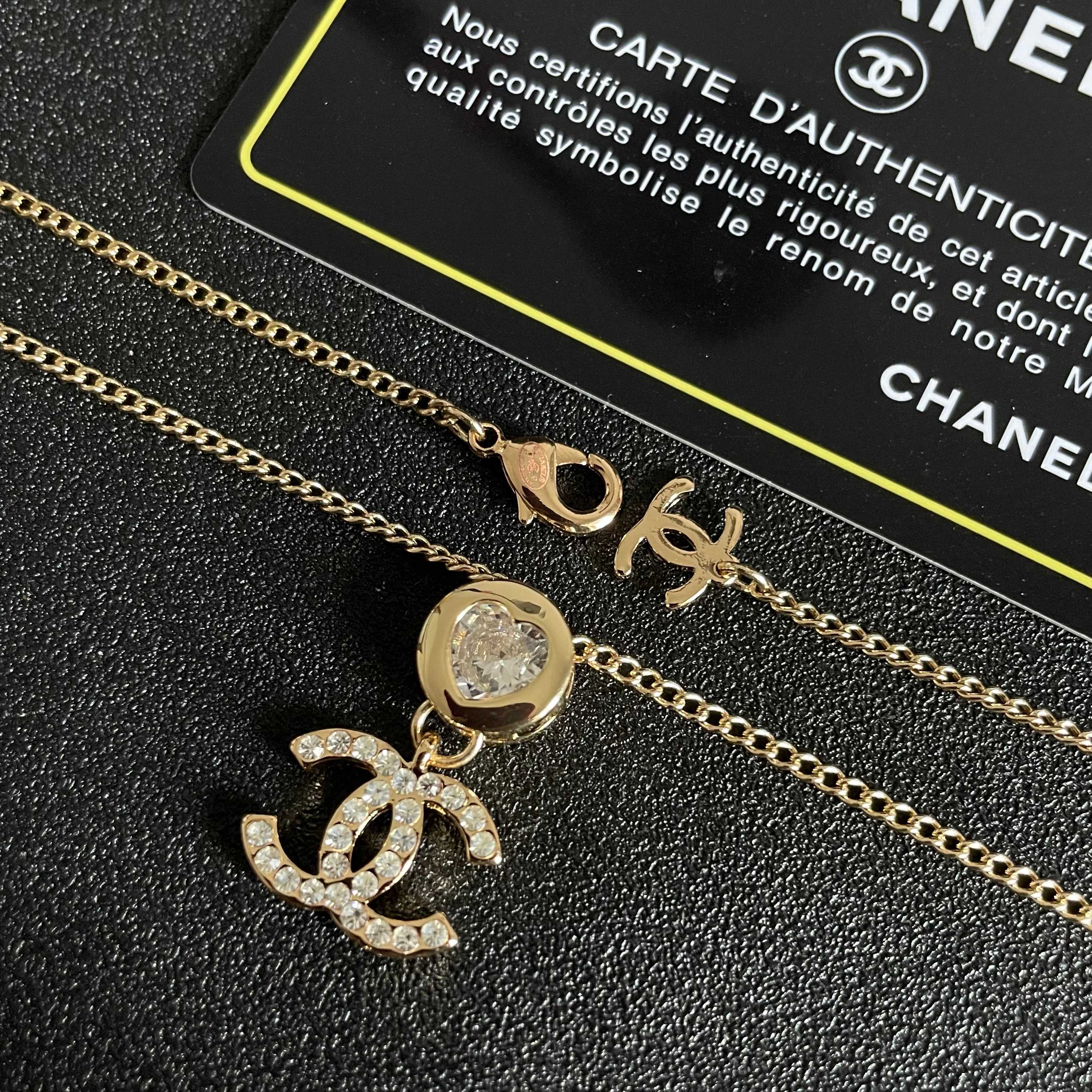  Chanel香奈儿 中古 字母项链👀小香家的款式真心无需多介绍😘🎶每一款都超好看，精致大方，非常显气质