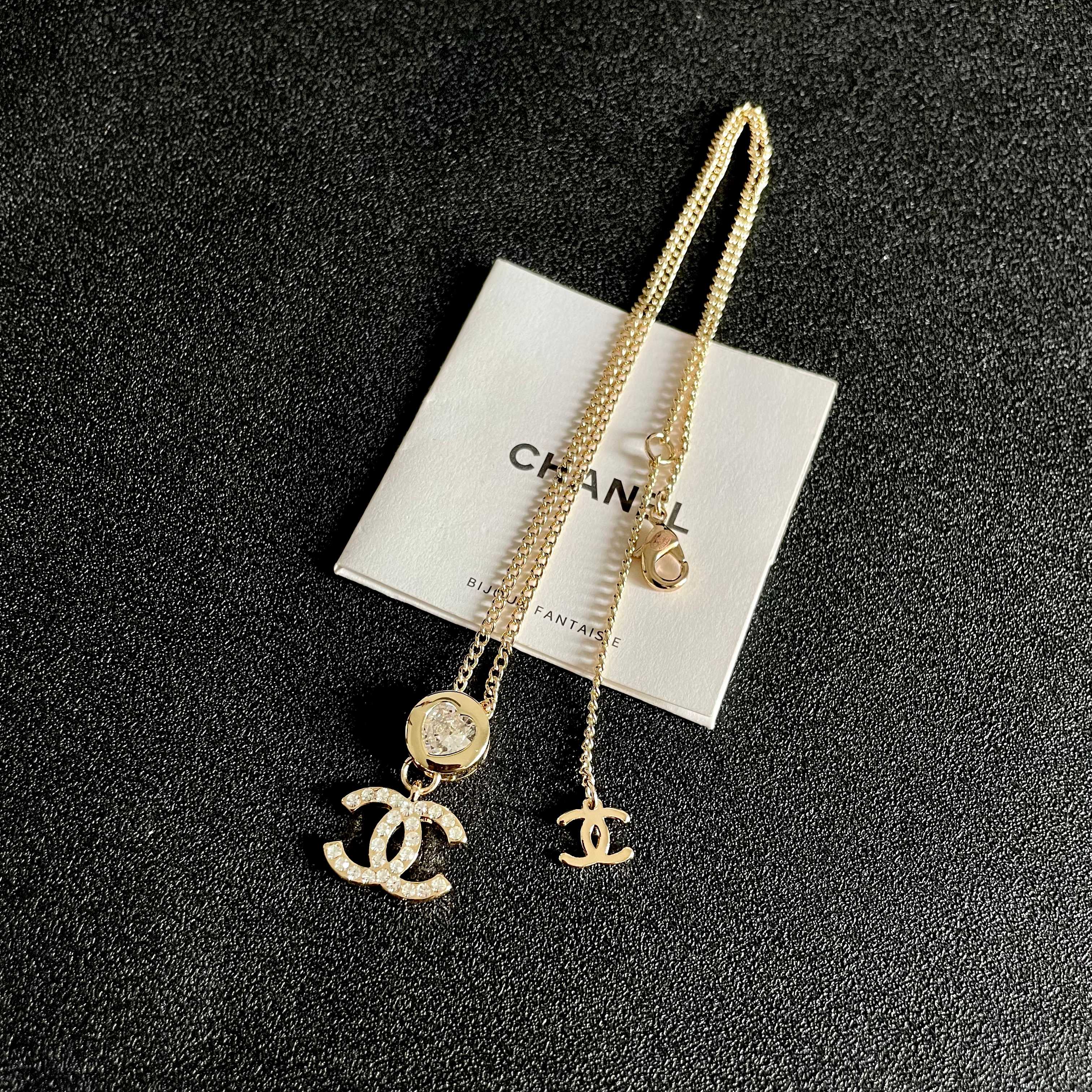  Chanel香奈儿 中古 字母项链👀小香家的款式真心无需多介绍😘🎶每一款都超好看，精致大方，非常显气质