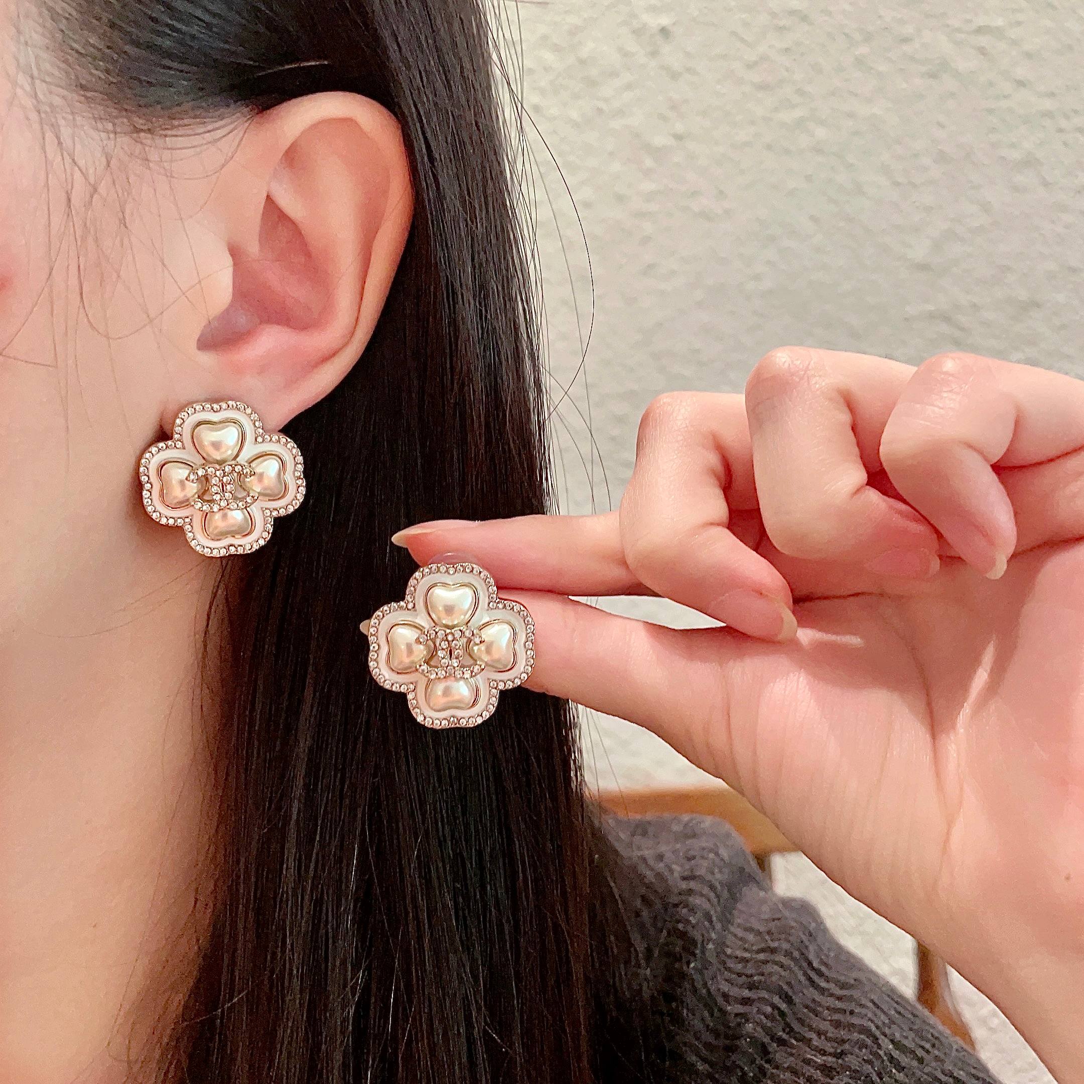 Chanel香奈儿 中古 耳钉👀小香家的款式真心无需多介绍😘🎶每一款都超好看，精致大方，非常显气质