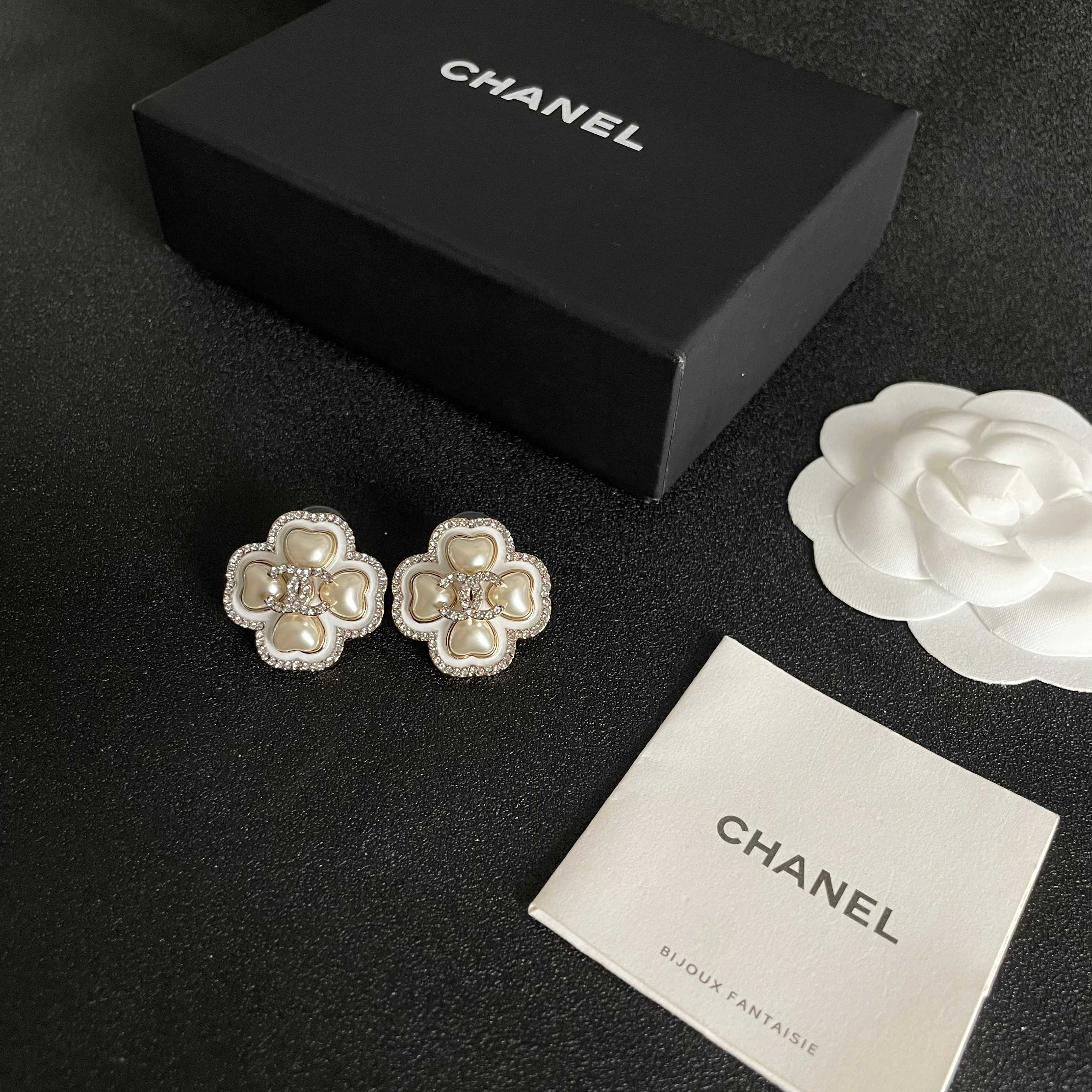  Chanel香奈儿 中古 耳钉👀小香家的款式真心无需多介绍😘🎶每一款都超好看，精致大方，非常显气质