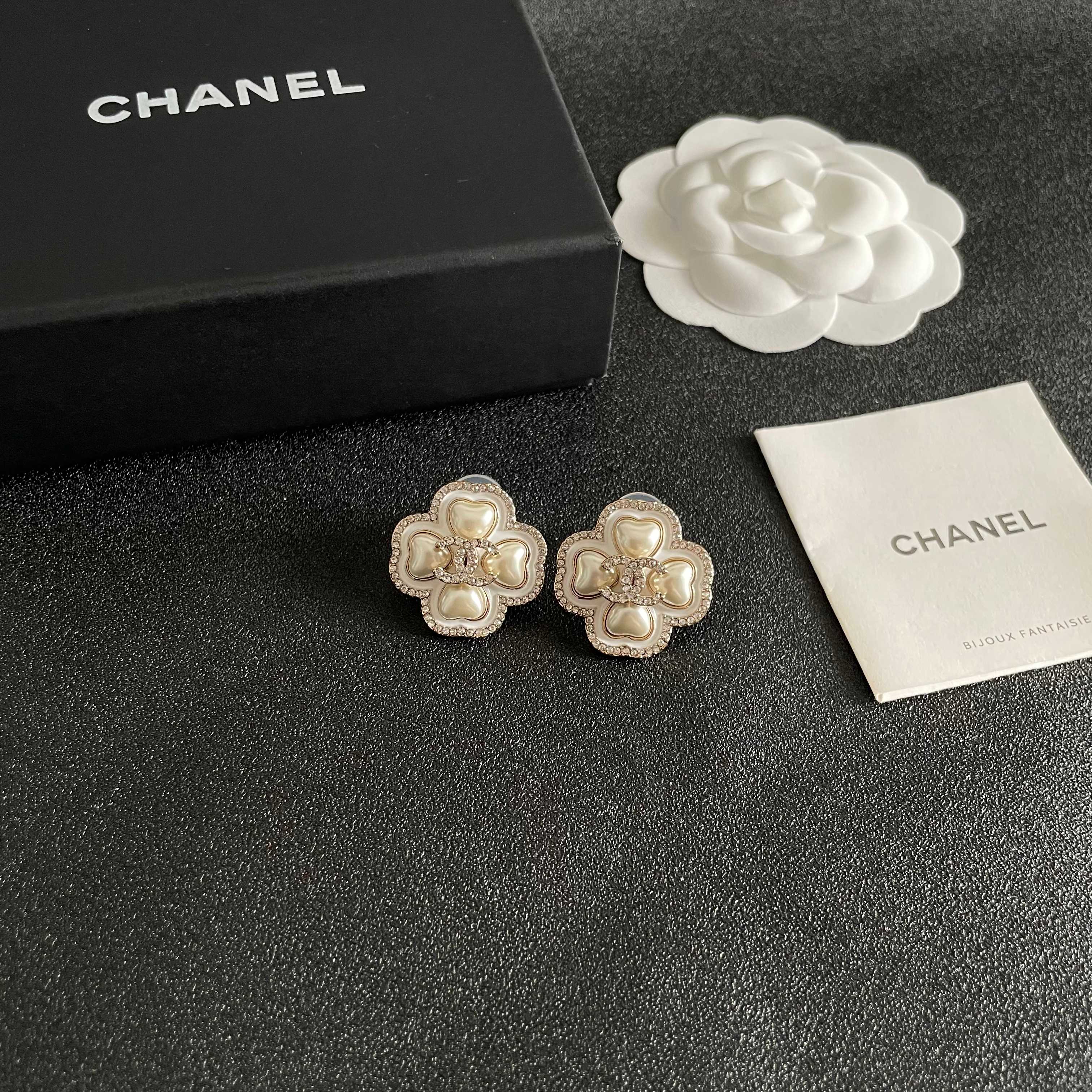  Chanel香奈儿 中古 耳钉👀小香家的款式真心无需多介绍😘🎶每一款都超好看，精致大方，非常显气质