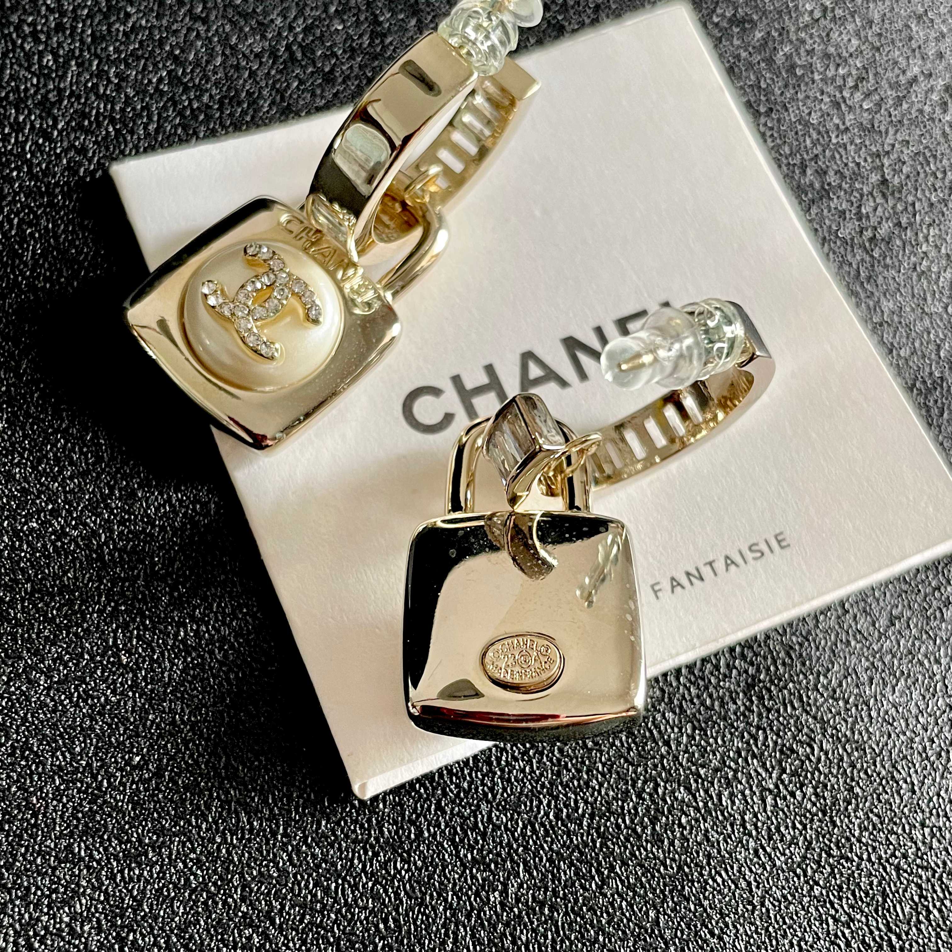  Chanel香奈儿 中古 耳钉👀小香家的款式真心无需多介绍😘🎶每一款都超好看，精致大方，非常显气质