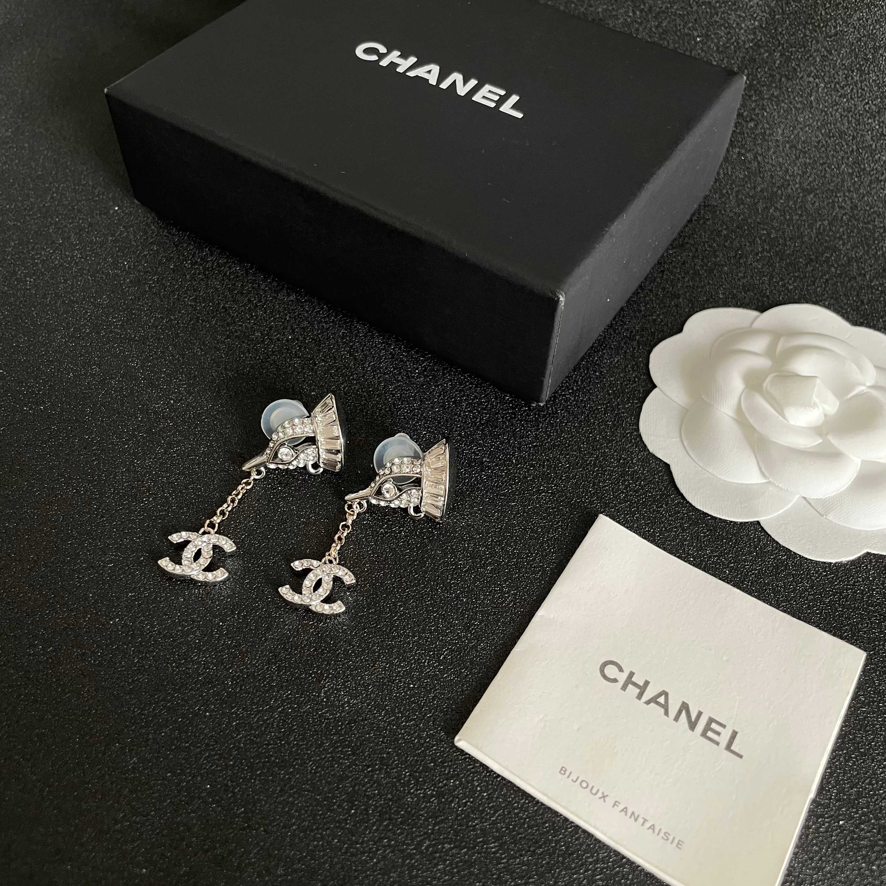  Chanel香奈儿 中古 耳钉👀小香家的款式真心无需多介绍😘🎶每一款都超好看，精致大方，非常显气质