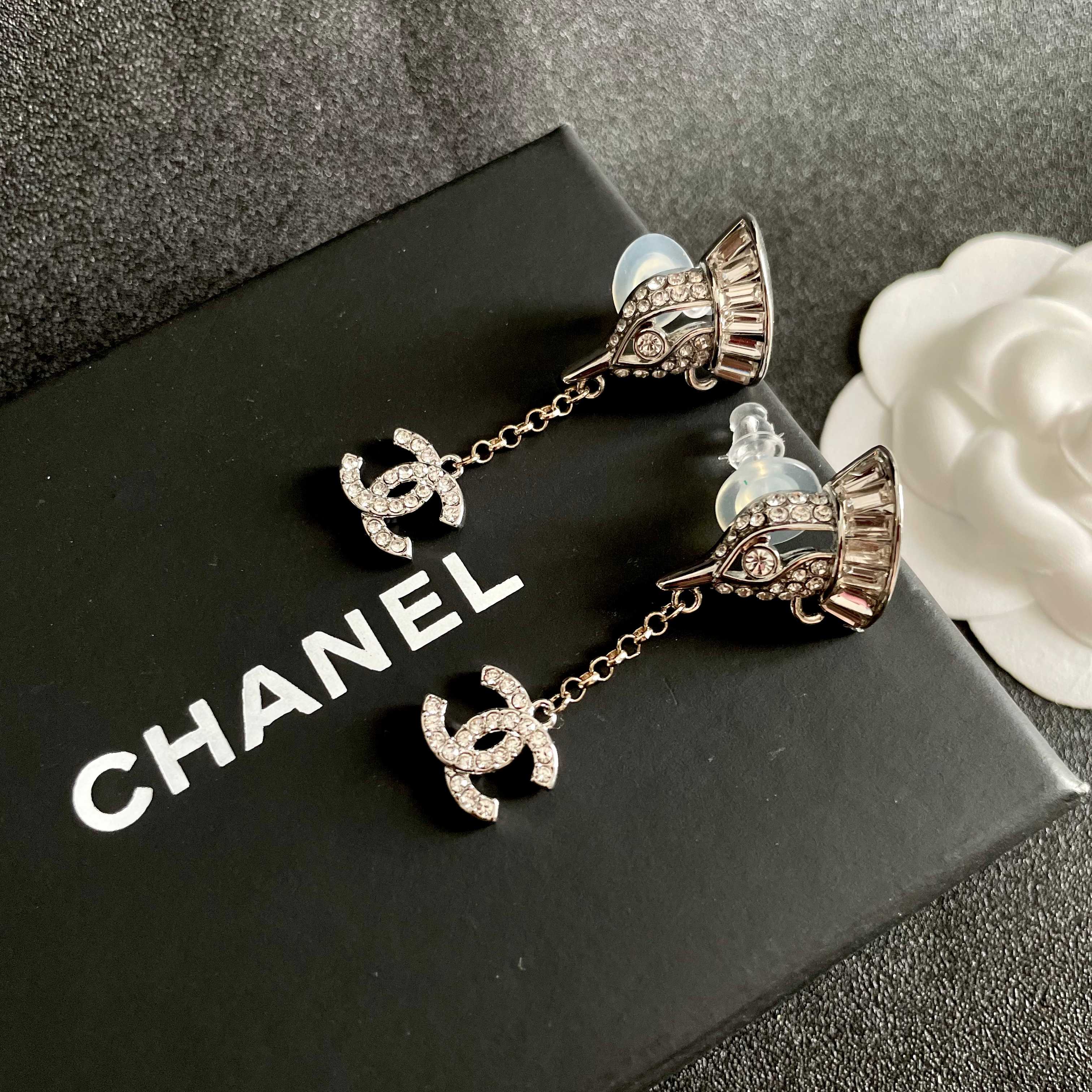  Chanel香奈儿 中古 耳钉👀小香家的款式真心无需多介绍😘🎶每一款都超好看，精致大方，非常显气质