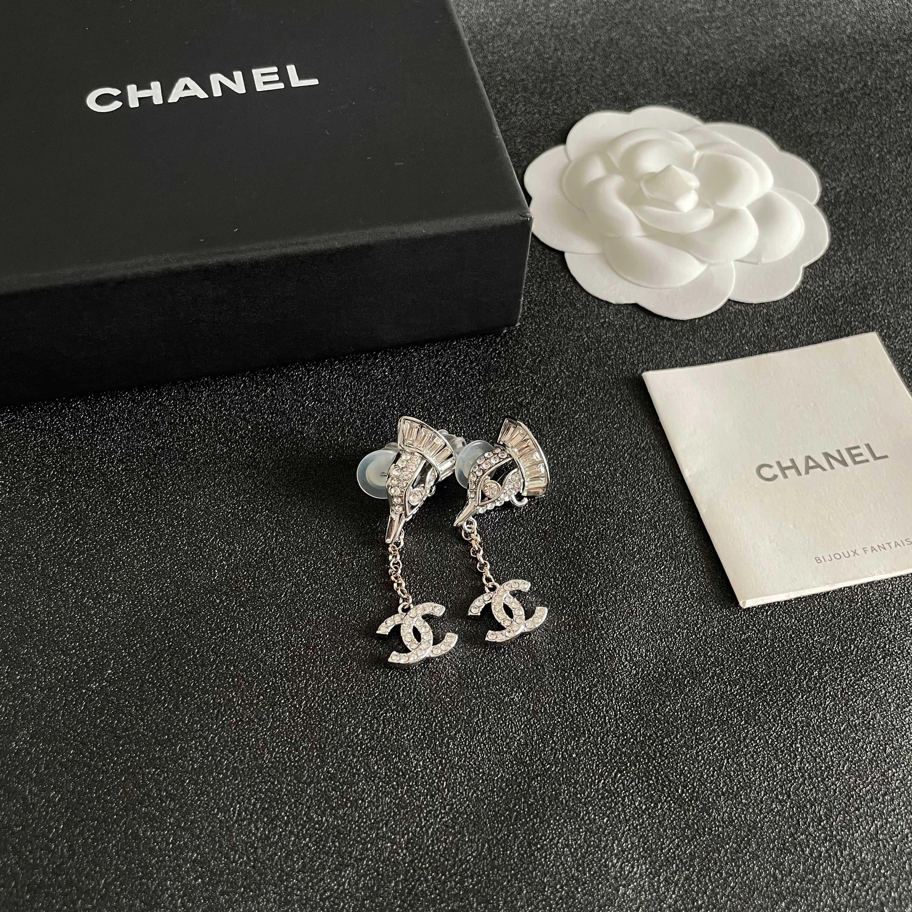  Chanel香奈儿 中古 耳钉👀小香家的款式真心无需多介绍😘🎶每一款都超好看，精致大方，非常显气质