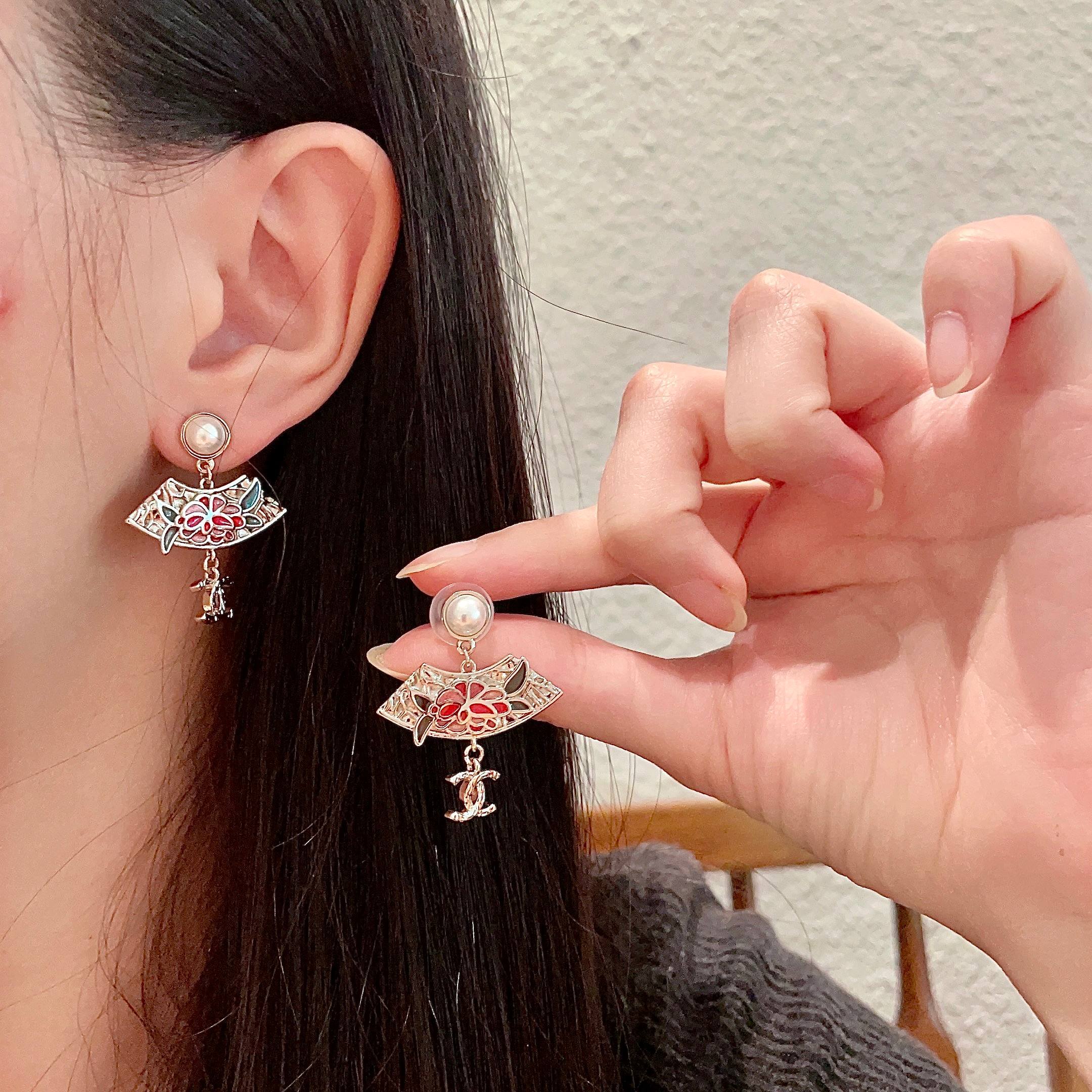  Chanel香奈儿 中古 耳钉👀小香家的款式真心无需多介绍😘🎶每一款都超好看，精致大方，非常显气质