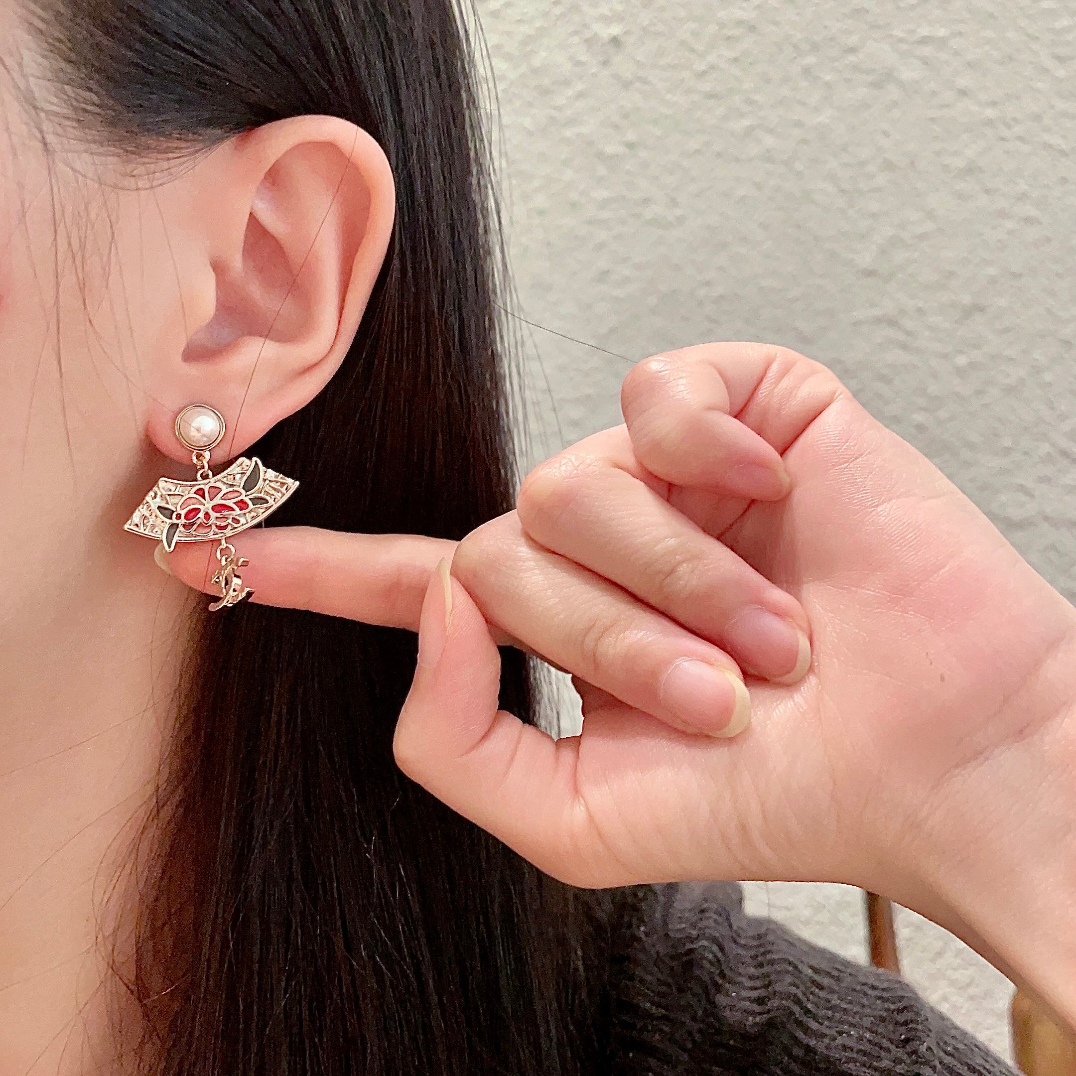  Chanel香奈儿 中古 耳钉👀小香家的款式真心无需多介绍😘🎶每一款都超好看，精致大方，非常显气质
