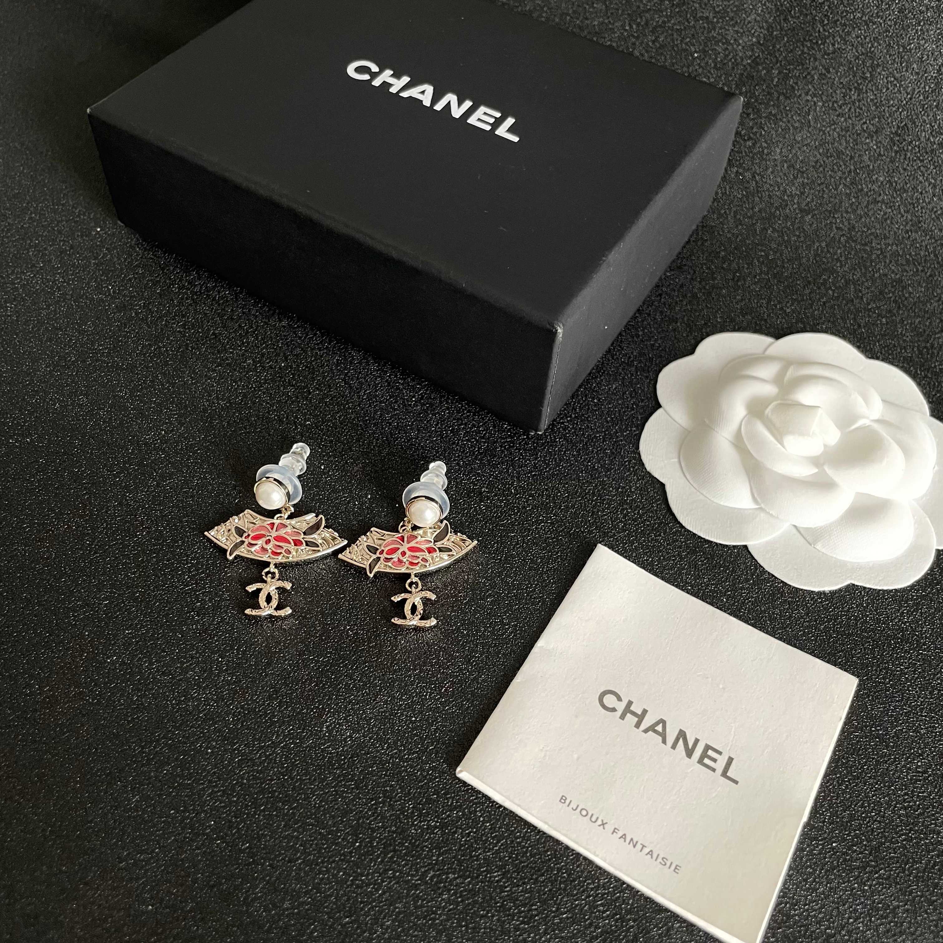  Chanel香奈儿 中古 耳钉👀小香家的款式真心无需多介绍😘🎶每一款都超好看，精致大方，非常显气质