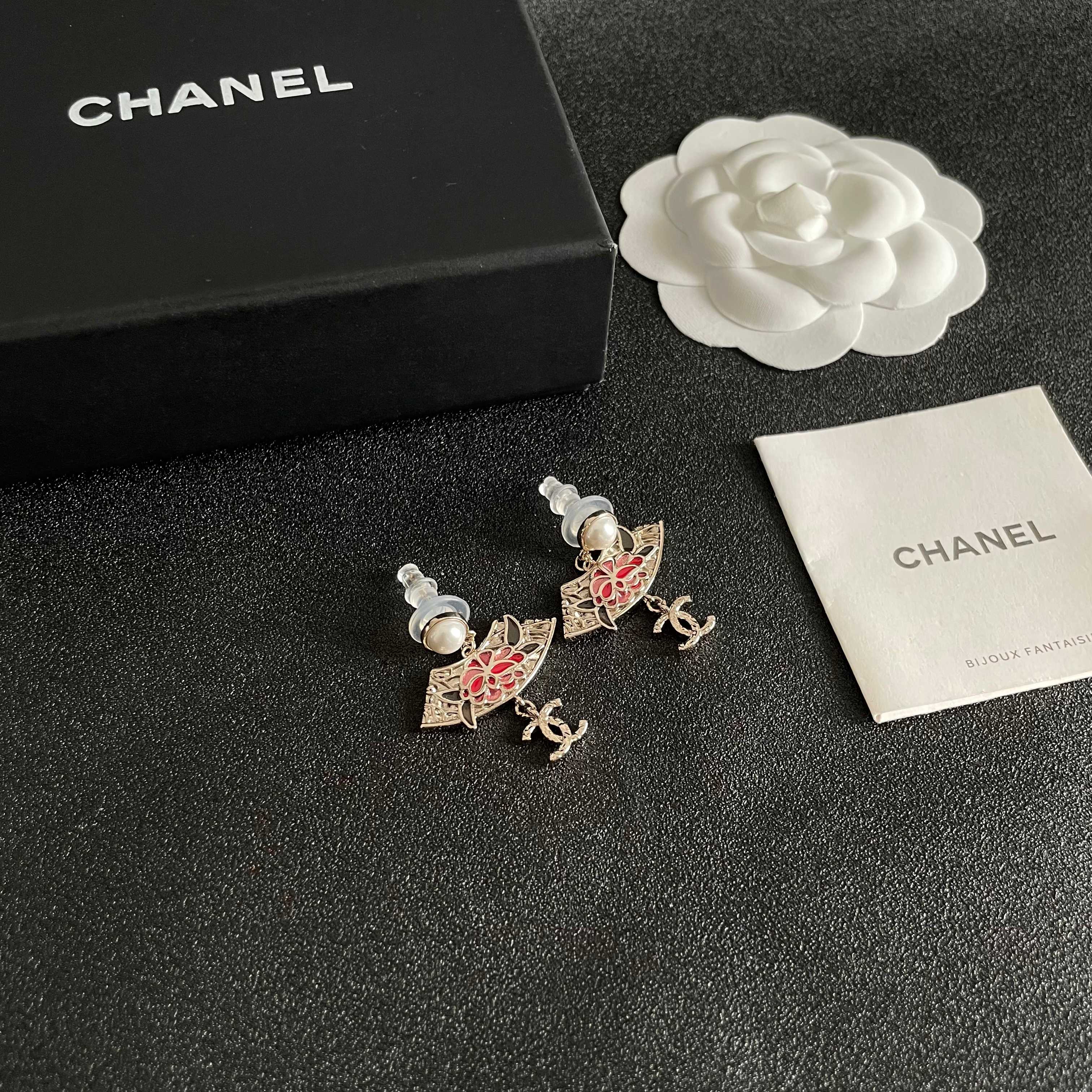  Chanel香奈儿 中古 耳钉👀小香家的款式真心无需多介绍😘🎶每一款都超好看，精致大方，非常显气质