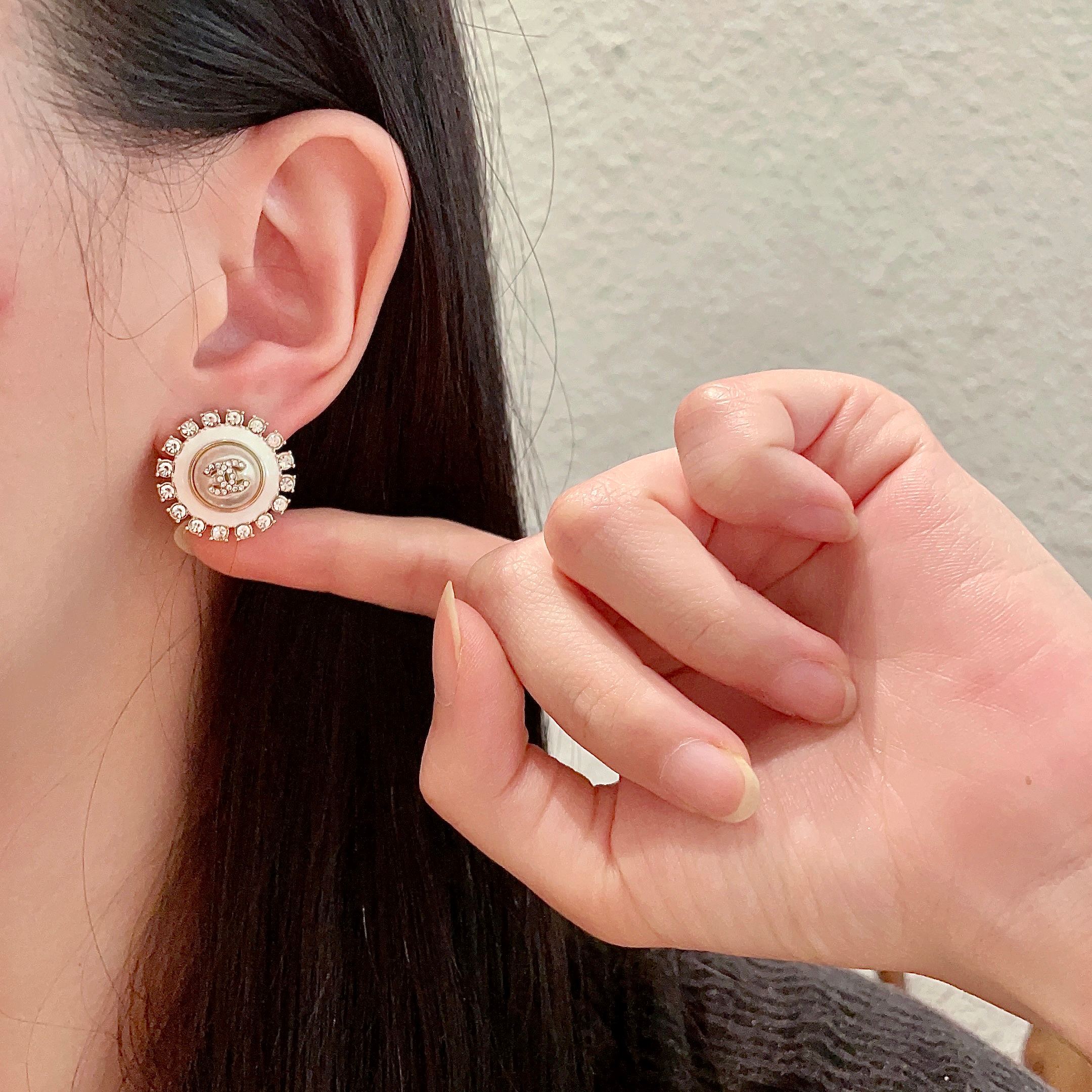  Chanel香奈儿 中古 耳钉👀小香家的款式真心无需多介绍😘🎶每一款都超好看，精致大方，非常显气质