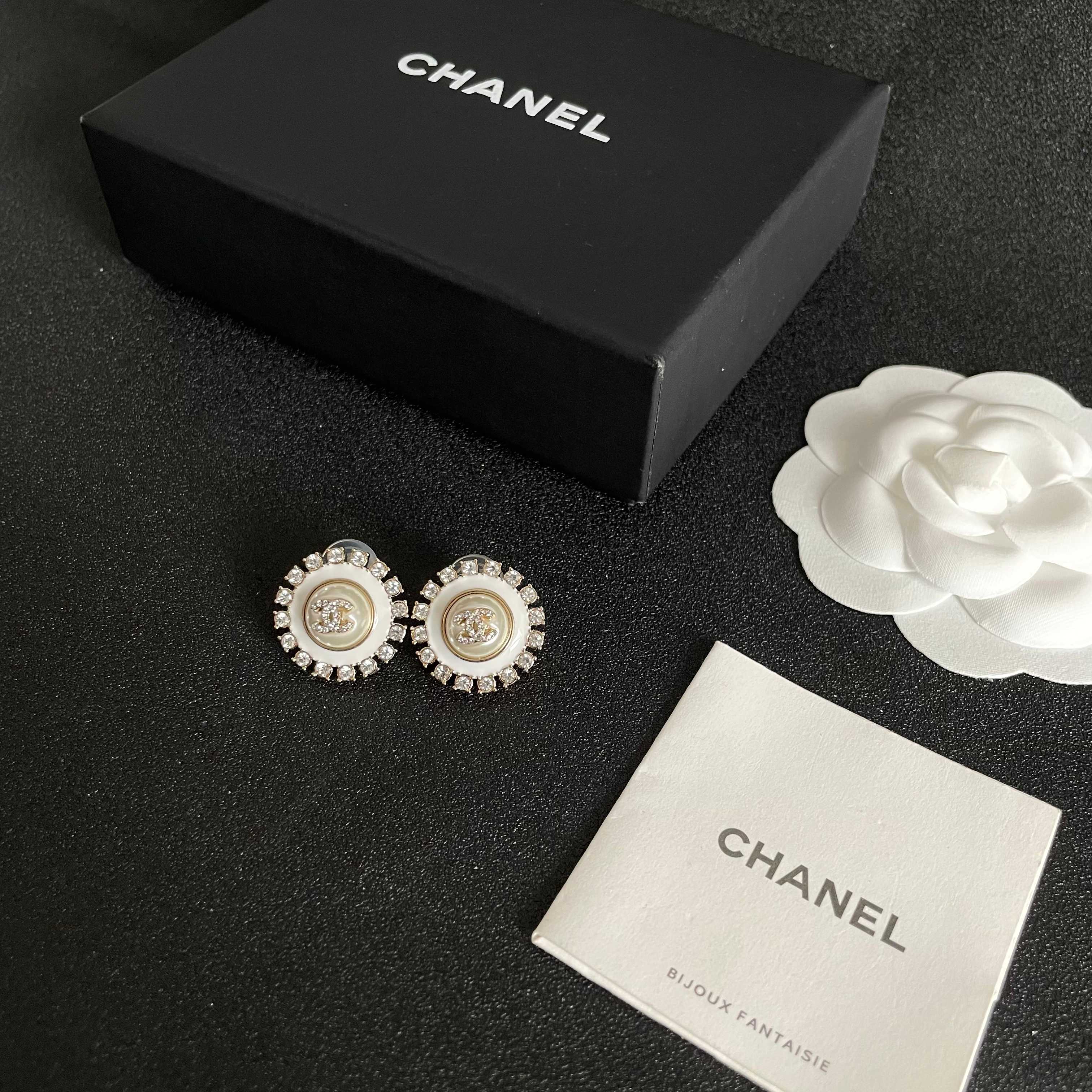  Chanel香奈儿 中古 耳钉👀小香家的款式真心无需多介绍😘🎶每一款都超好看，精致大方，非常显气质