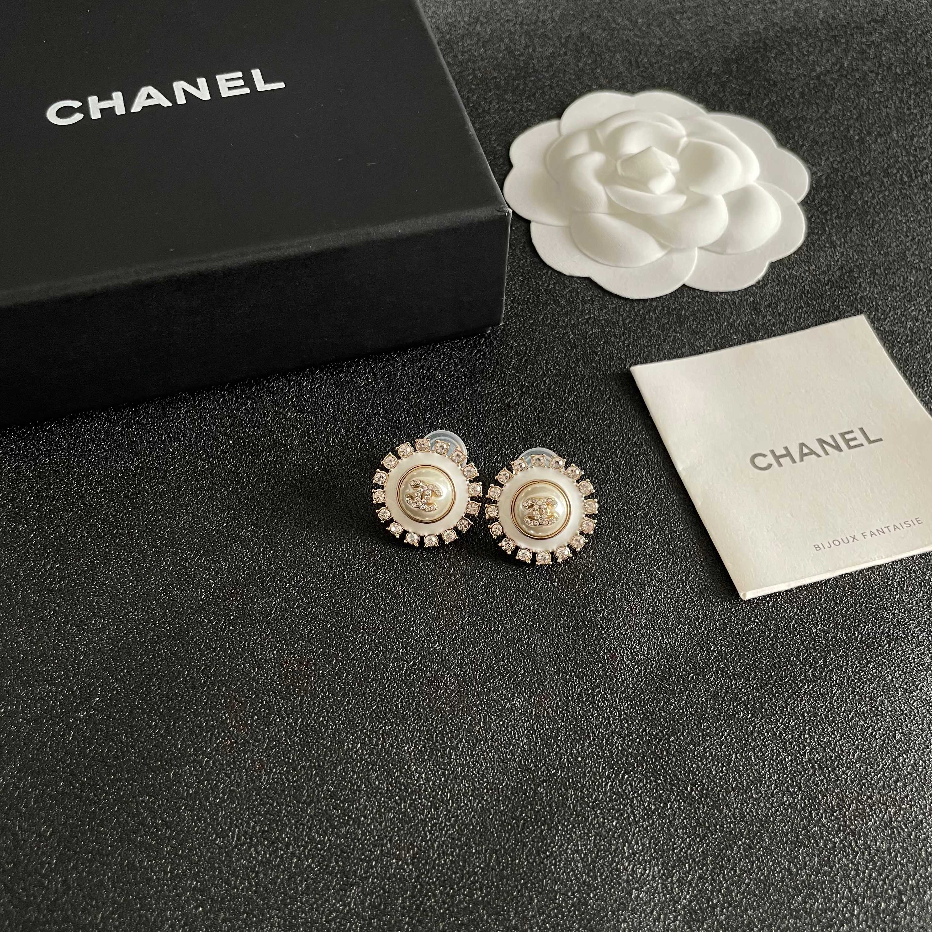  Chanel香奈儿 中古 耳钉👀小香家的款式真心无需多介绍😘🎶每一款都超好看，精致大方，非常显气质