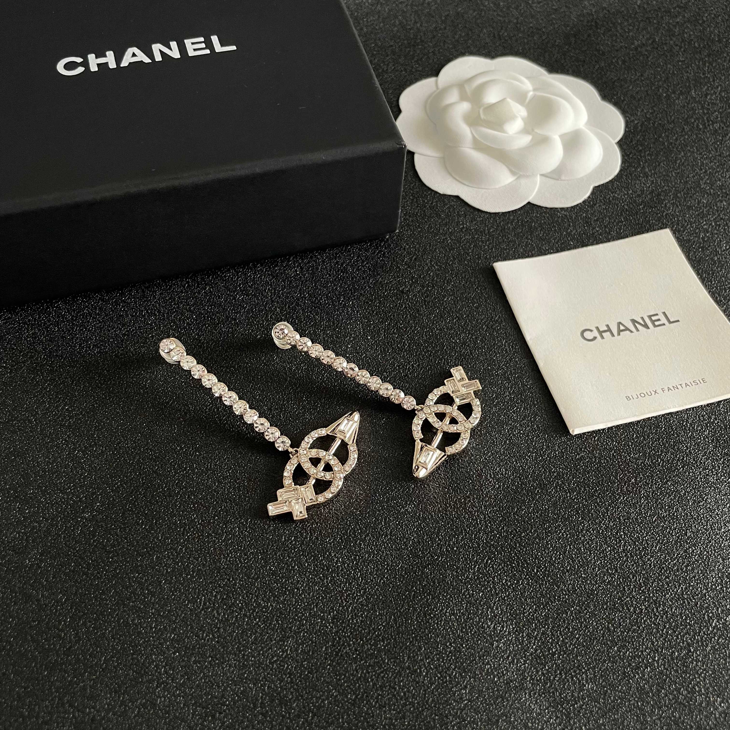  Chanel香奈儿 中古 耳钉👀小香家的款式真心无需多介绍😘🎶每一款都超好看，精致大方，非常显气质