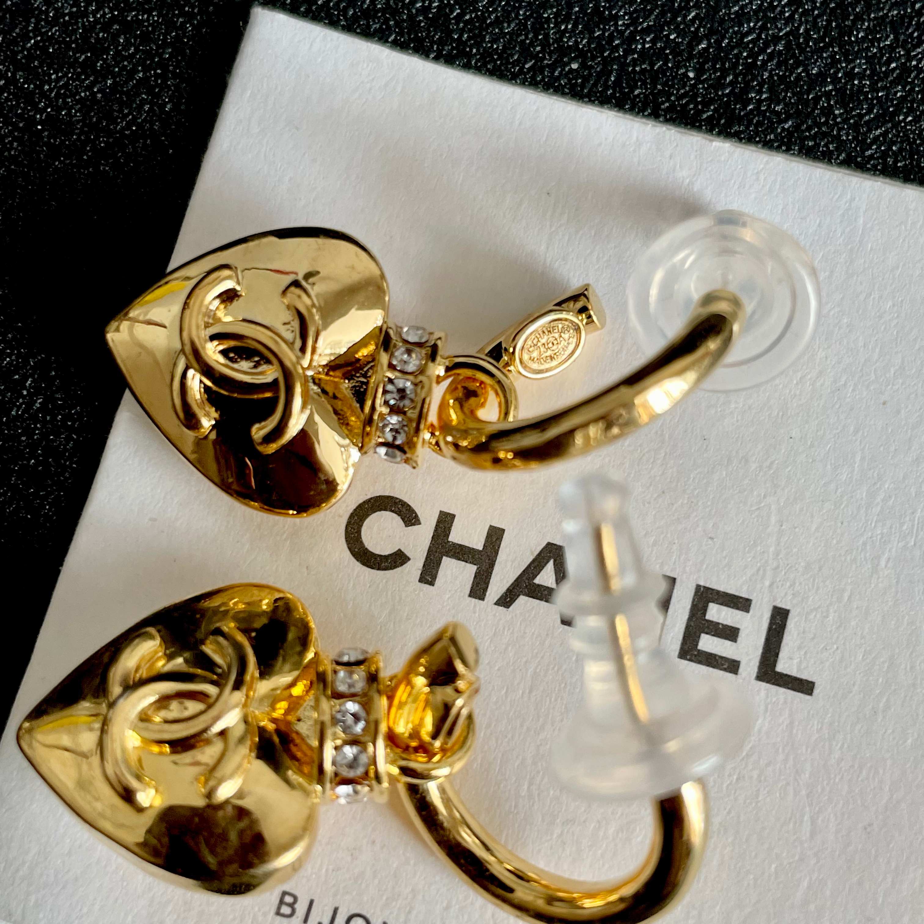  Chanel香奈儿 中古 耳钉👀小香家的款式真心无需多介绍😘🎶每一款都超好看，精致大方，非常显气质