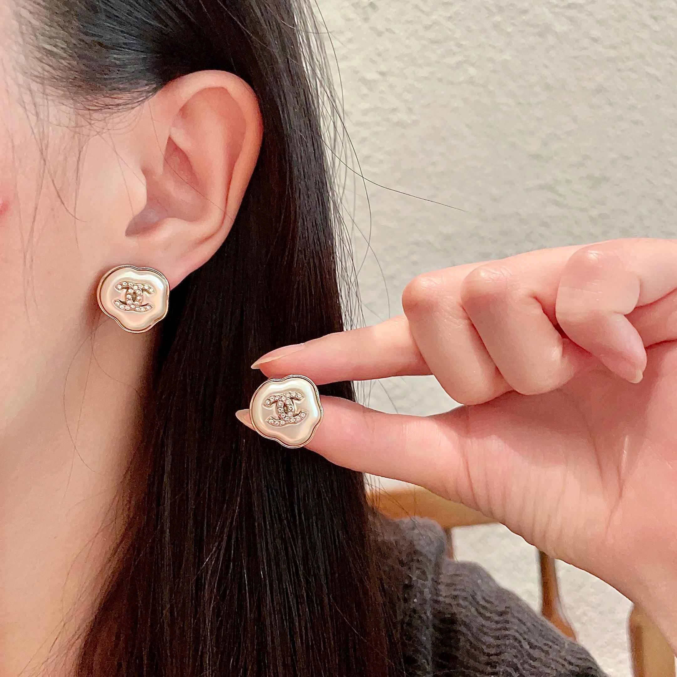  Chanel香奈儿 中古 耳钉👀小香家的款式真心无需多介绍😘🎶每一款都超好看，精致大方，非常显气质