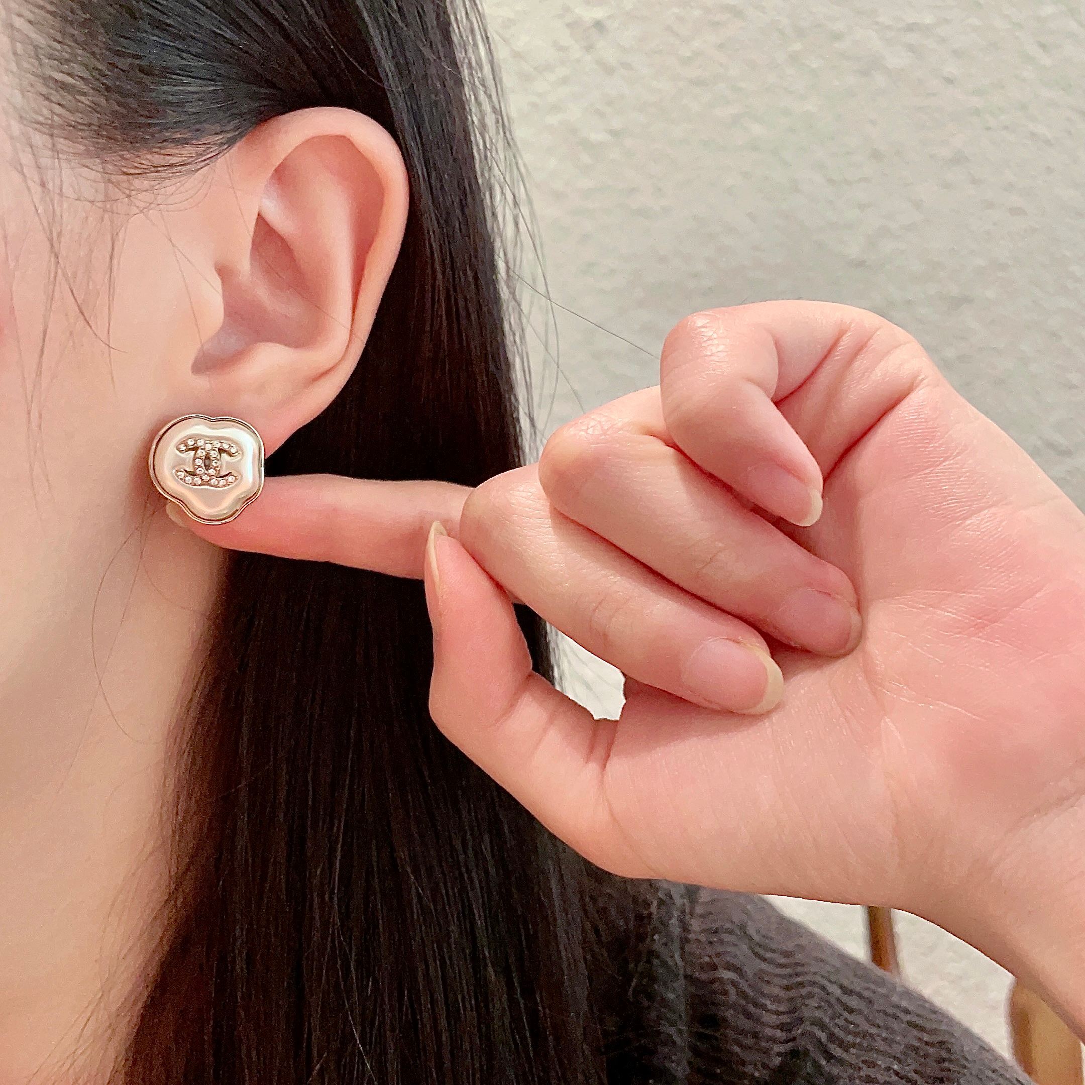  Chanel香奈儿 中古 耳钉👀小香家的款式真心无需多介绍😘🎶每一款都超好看，精致大方，非常显气质
